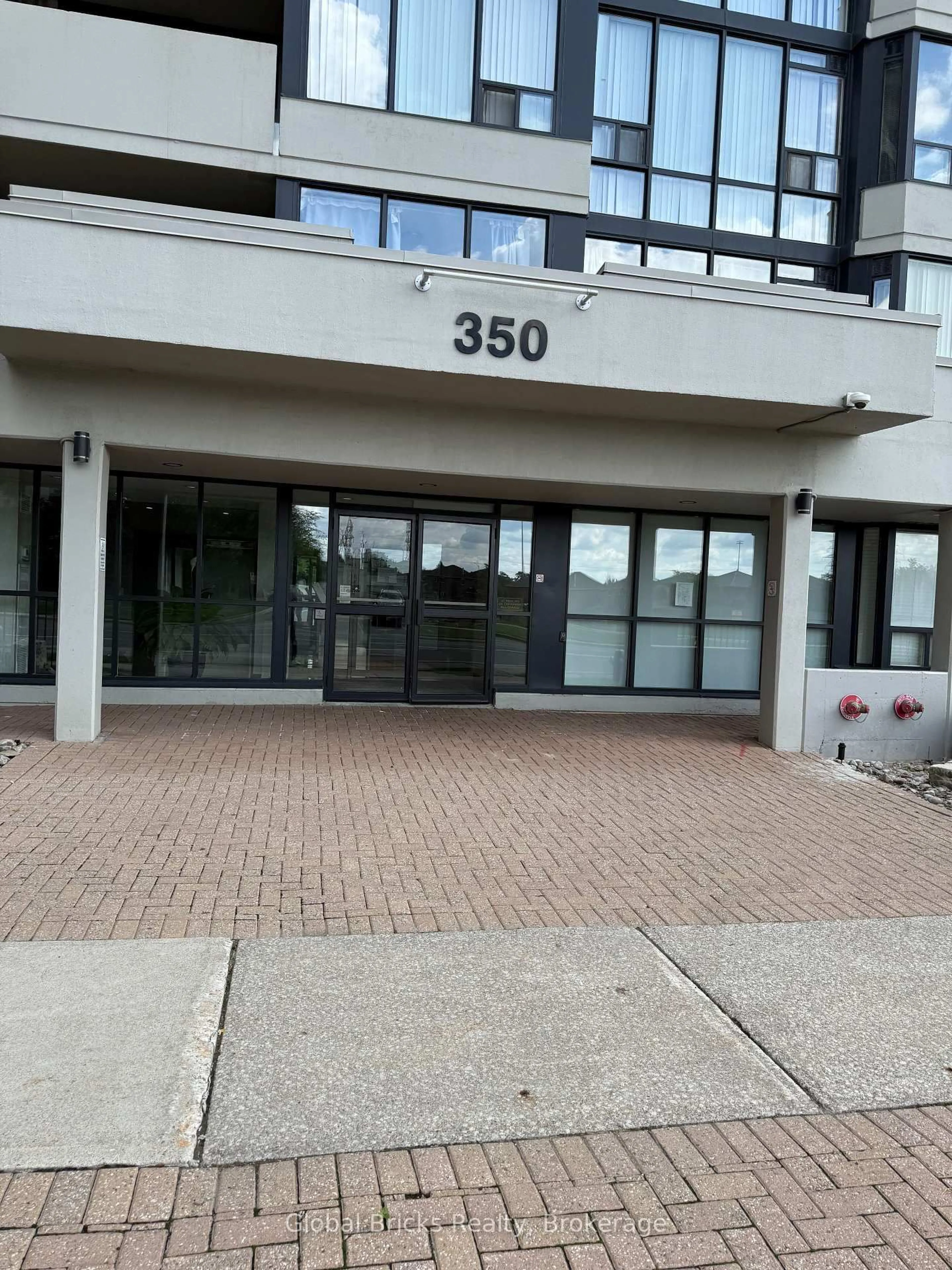 Indoor foyer for 350 Rathburn Rd #707, Mississauga Ontario L5B 3Y2