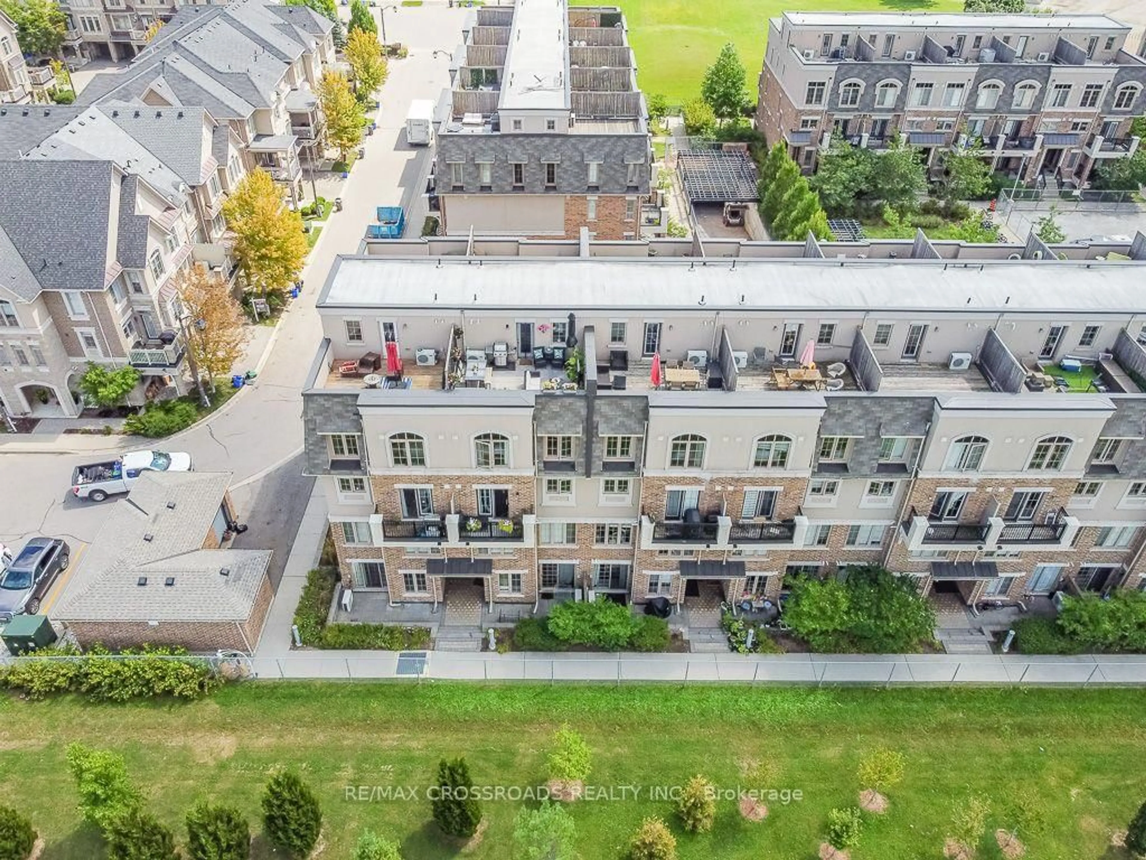 A pic from outside/outdoor area/front of a property/back of a property/a pic from drone, city buildings view from balcony for 2441 Greenwich Dr #29, Oakville Ontario L6M 0S3