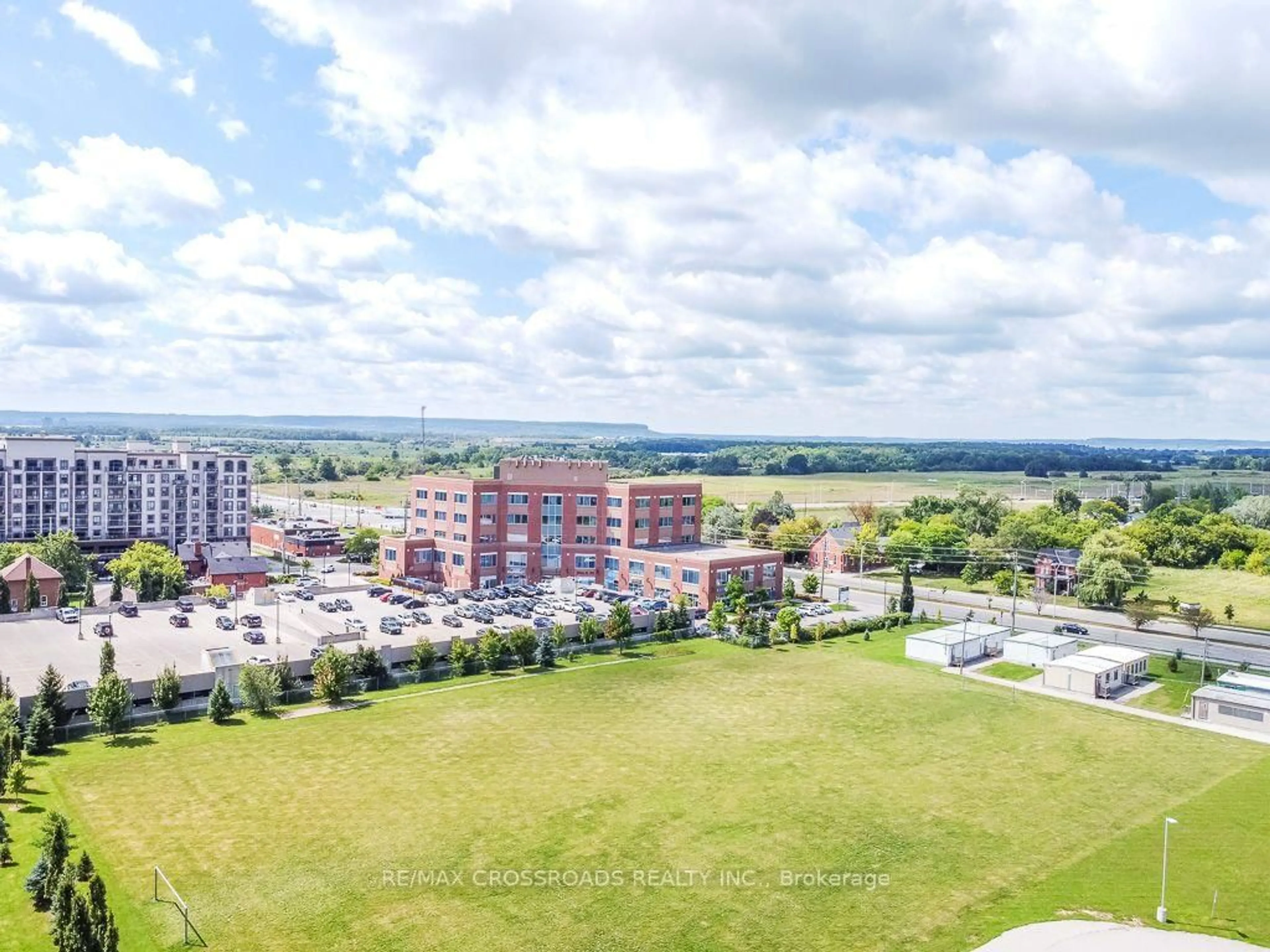 A pic from outside/outdoor area/front of a property/back of a property/a pic from drone, unknown for 2441 Greenwich Dr #29, Oakville Ontario L6M 0S3