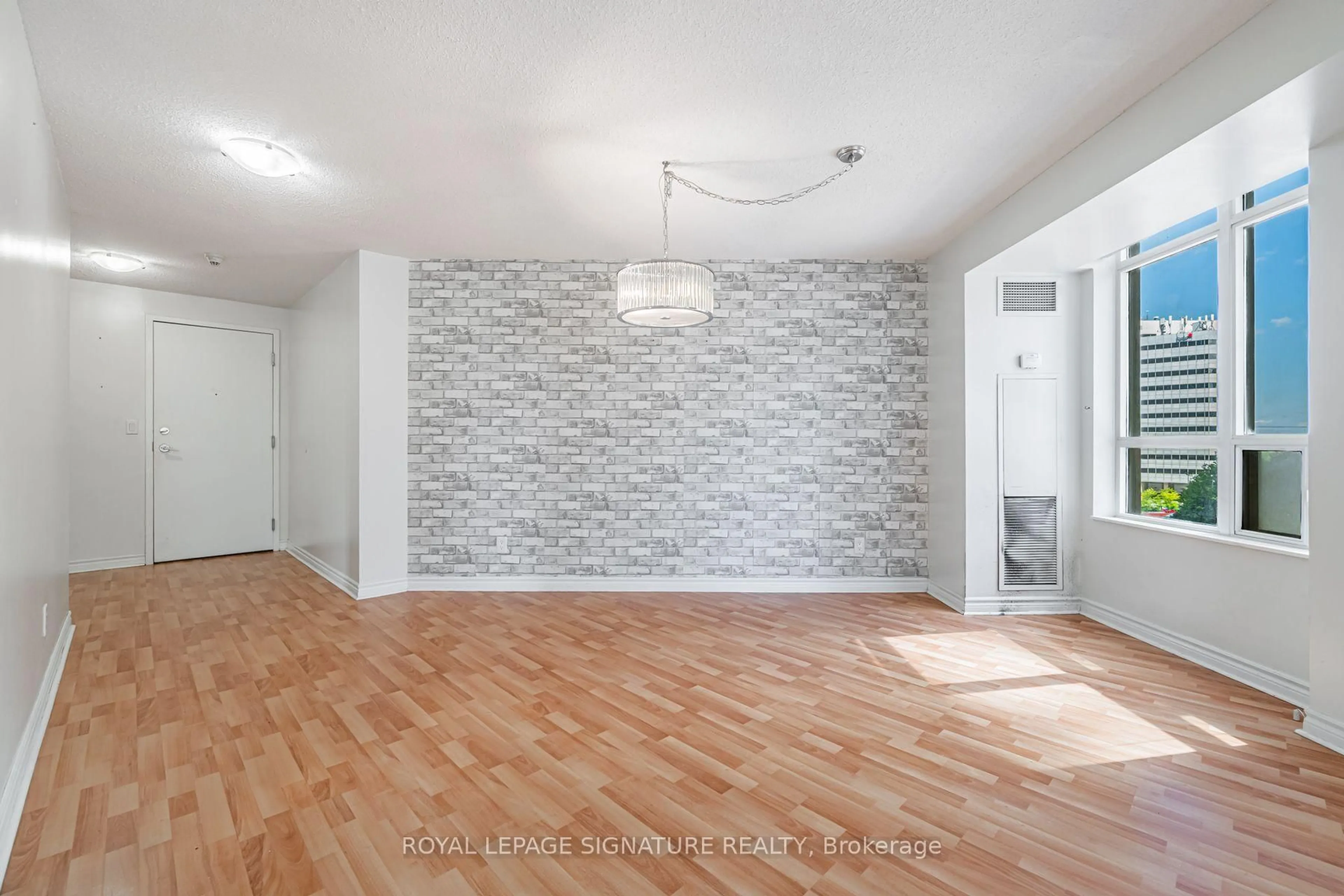 A pic of a room for 3888 Duke Of York Blvd #525, Mississauga Ontario L5B 4P5