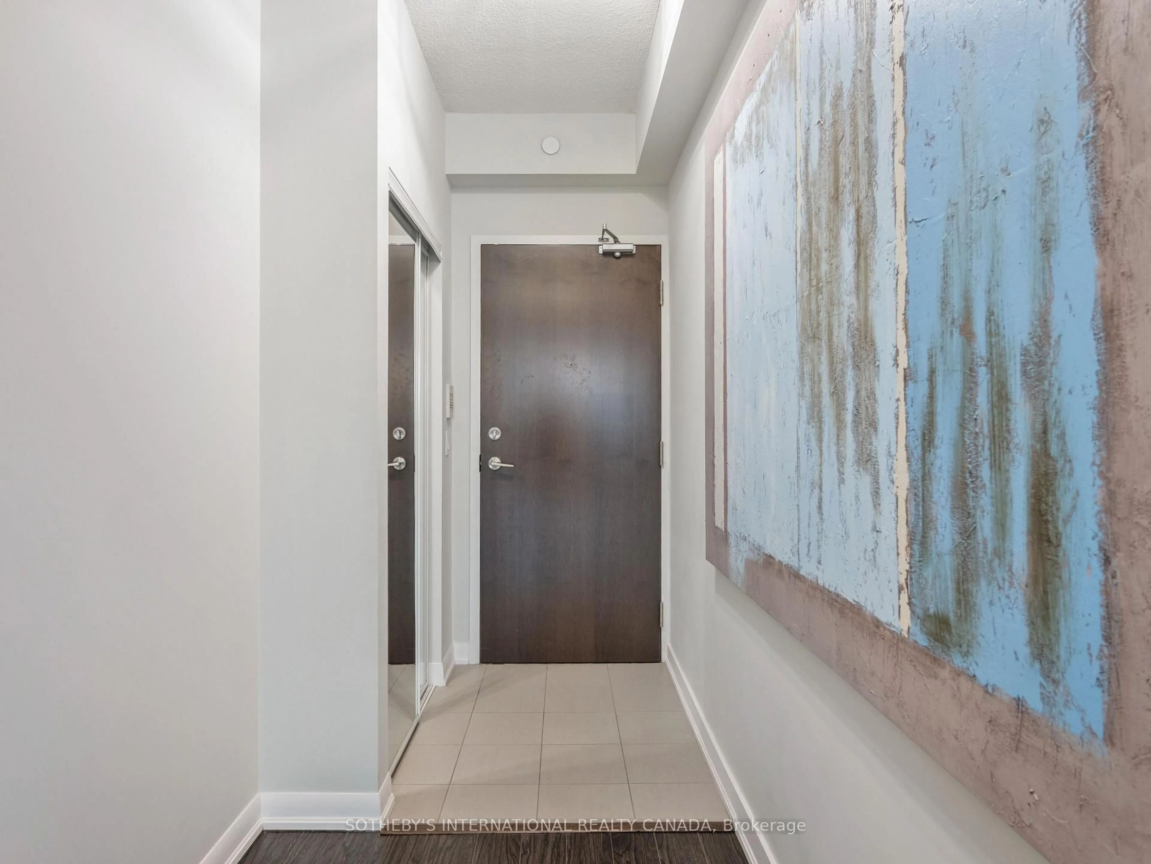 Indoor entryway for 205 Sherway Gardens Rd #206, Toronto Ontario M9C 0A5