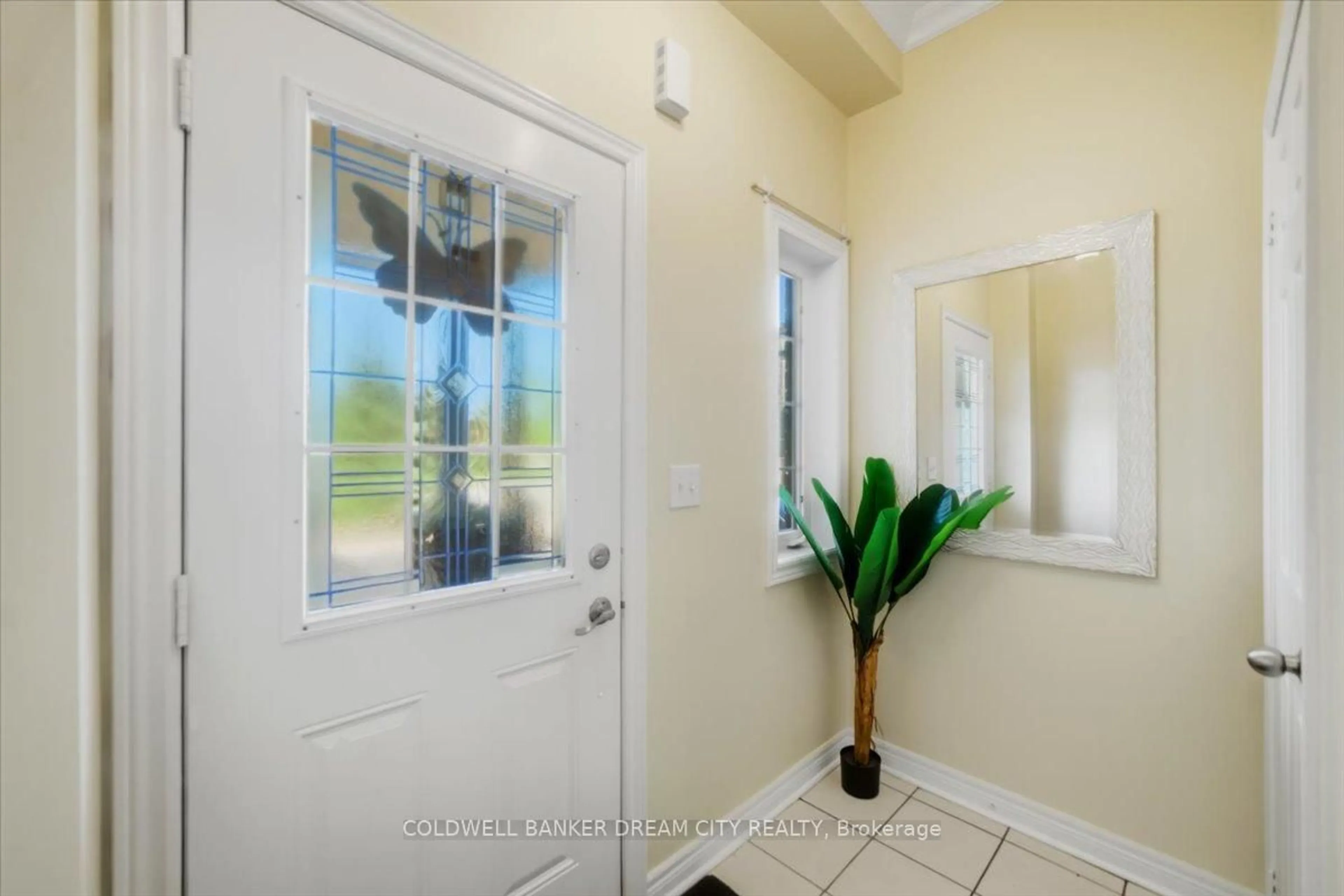 Indoor entryway for 9738 Mclaughlin Rd, Brampton Ontario L6X 0T8