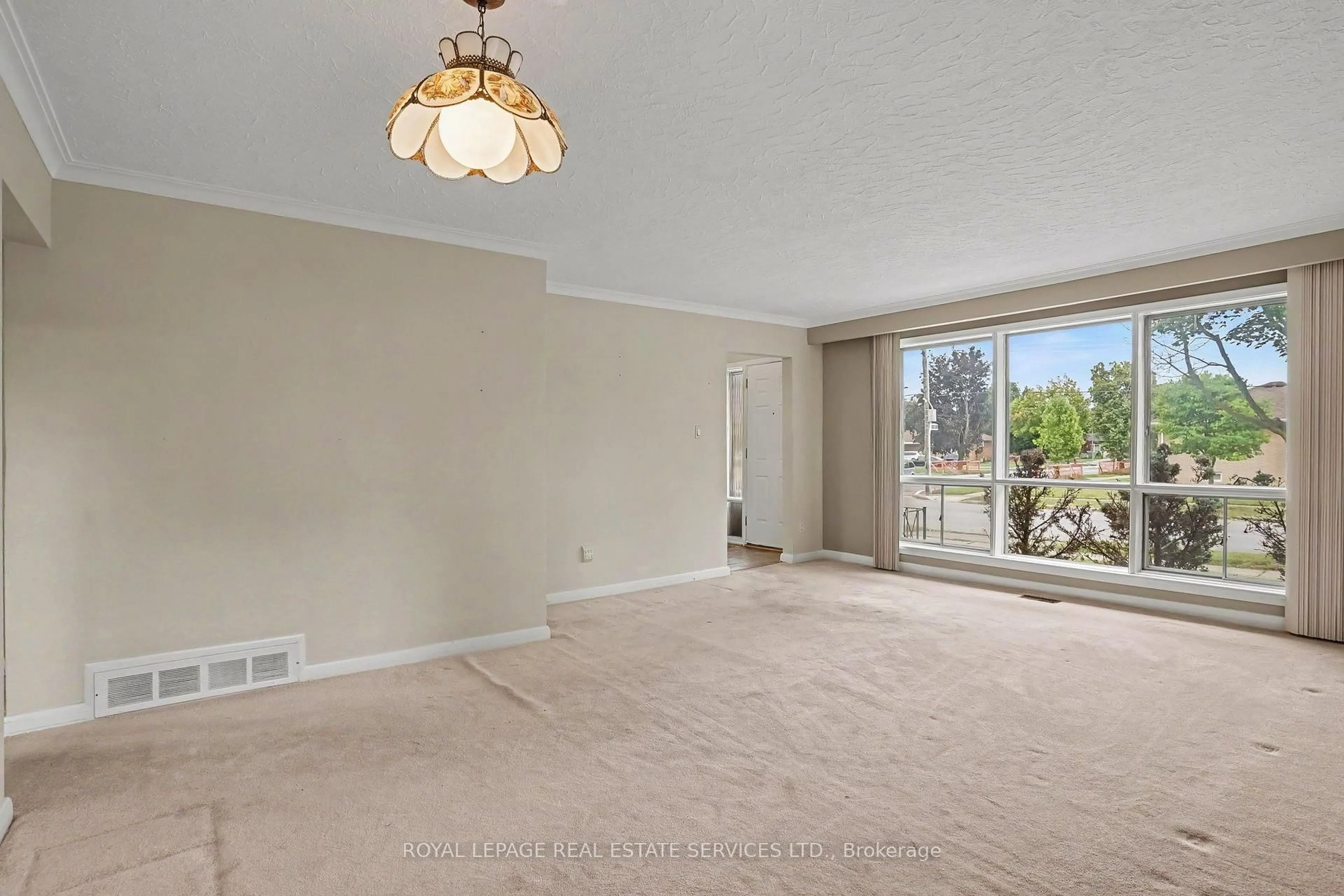 A pic of a room for 110 Celestine Dr, Toronto Ontario M9R 3N9