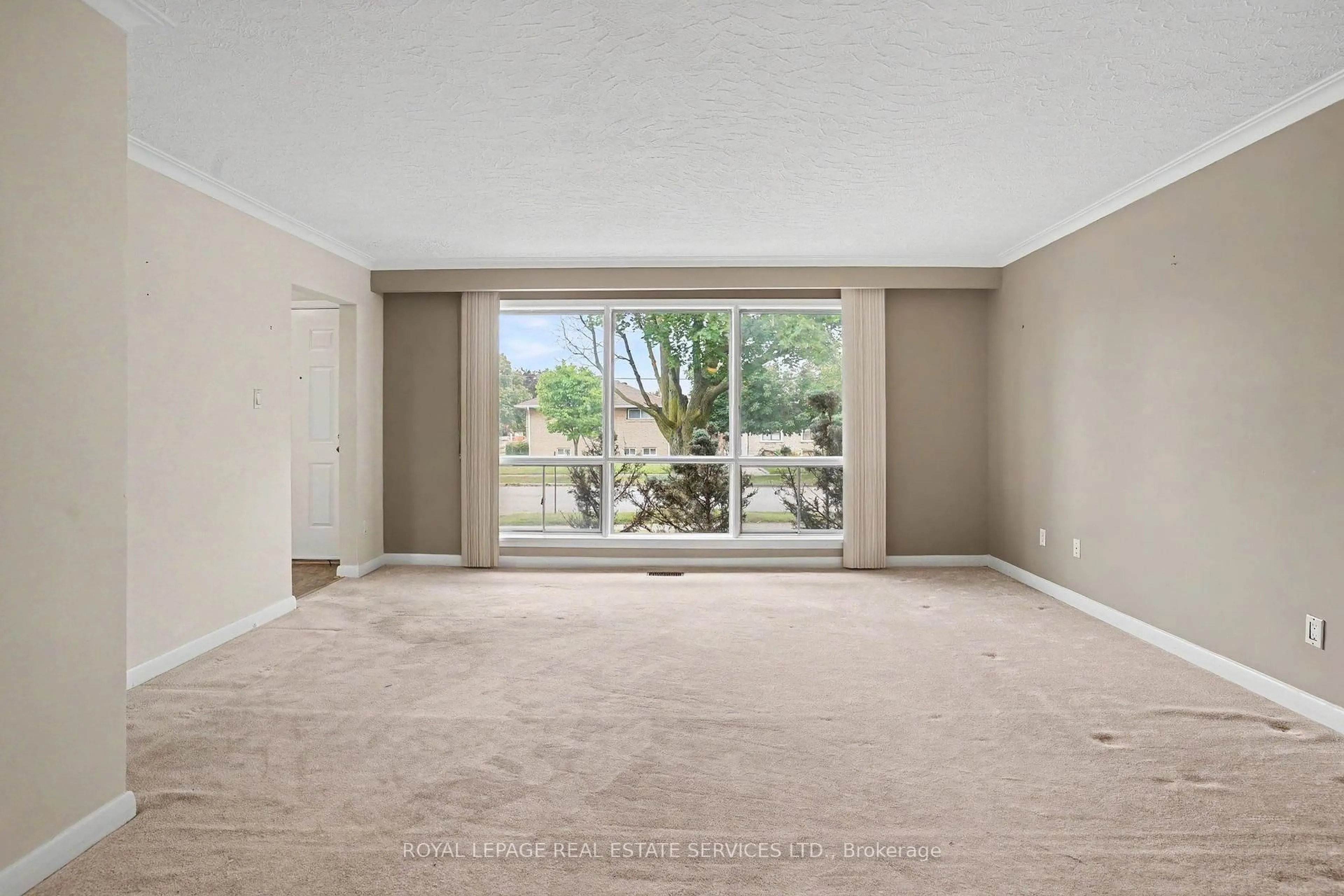 A pic of a room for 110 Celestine Dr, Toronto Ontario M9R 3N9