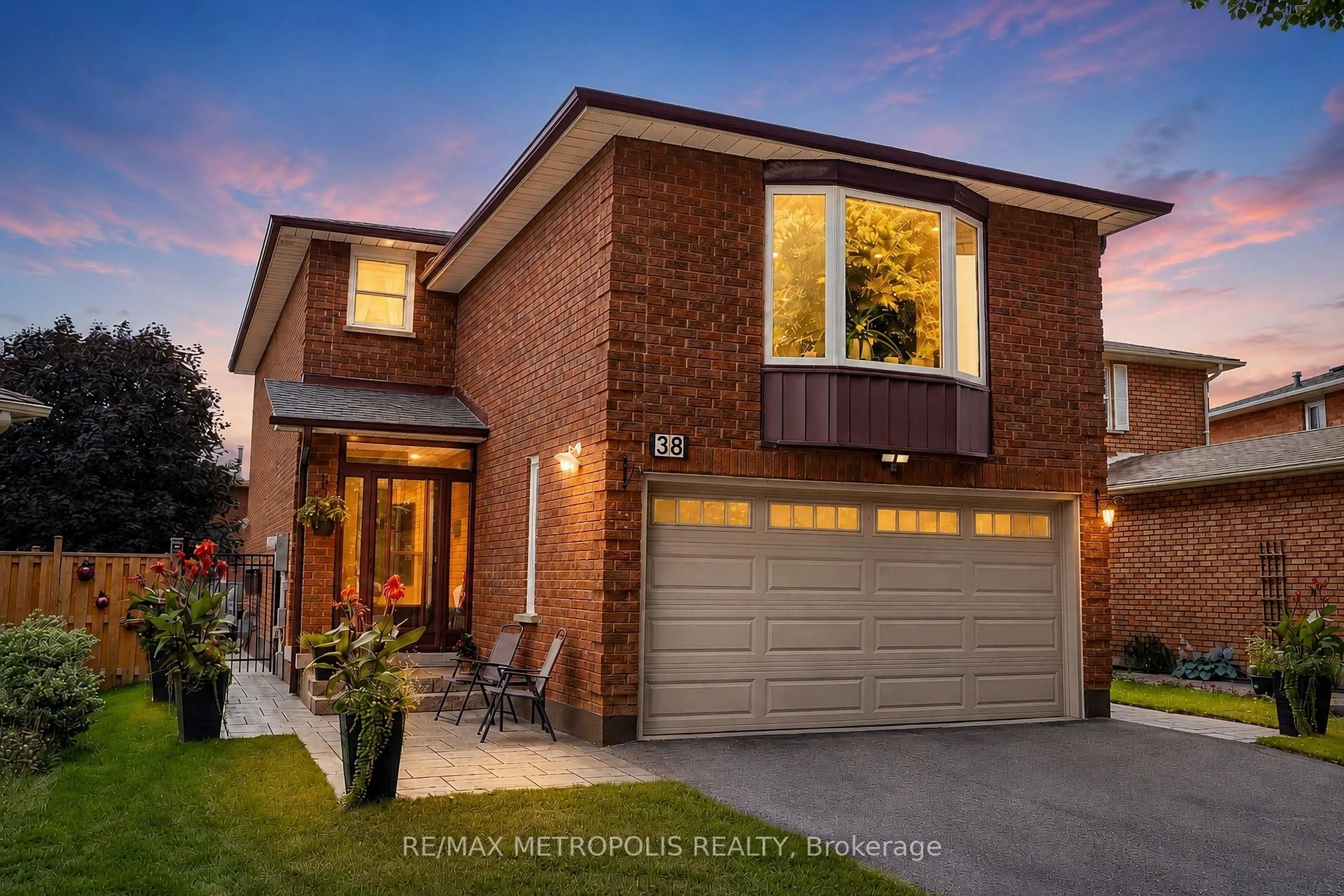 Home with brick exterior material, street for 38 Langholm Crt, Brampton Ontario L6Z 2X9
