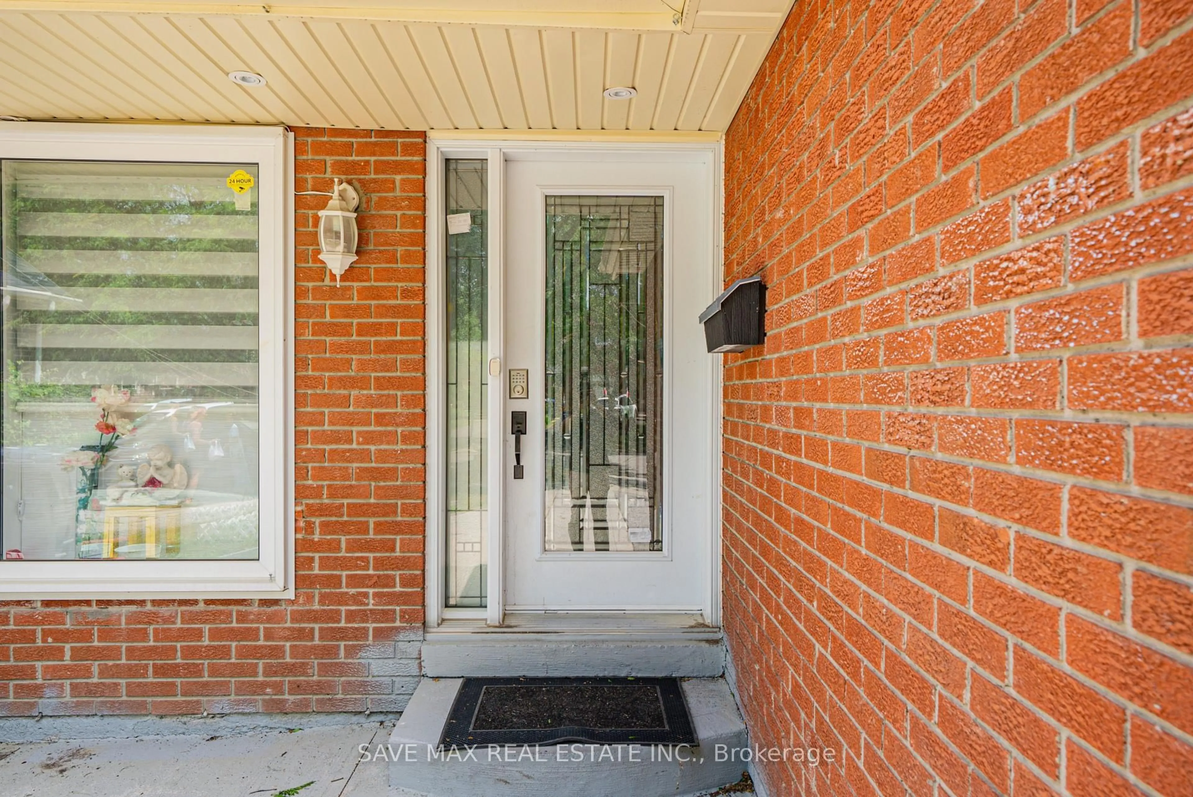 Indoor entryway for 22 Foxacre Row, Brampton Ontario L6V 3P5