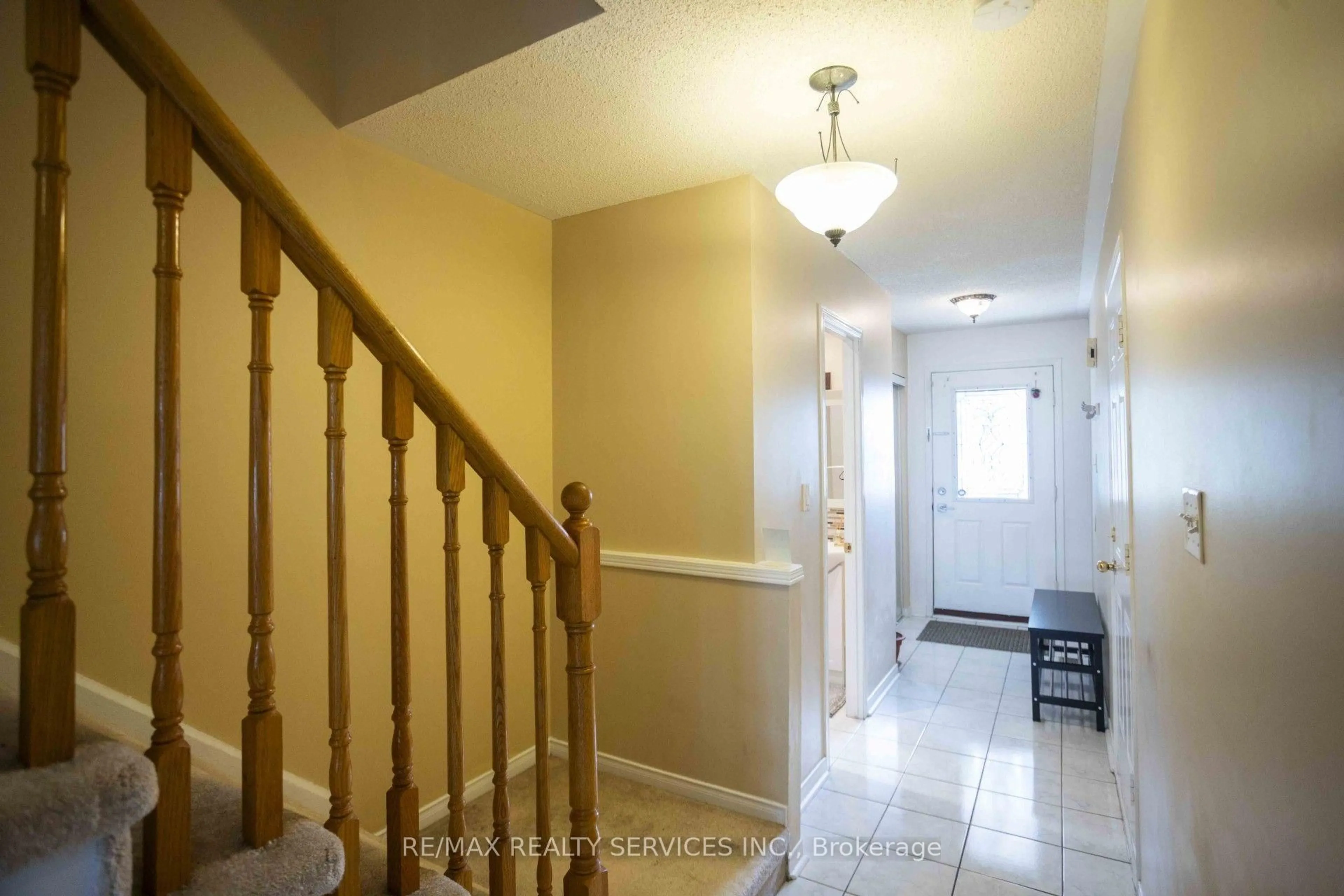 Indoor entryway for 6830 Meadowvale Town Centre Circ #65, Mississauga Ontario L5N 7T5