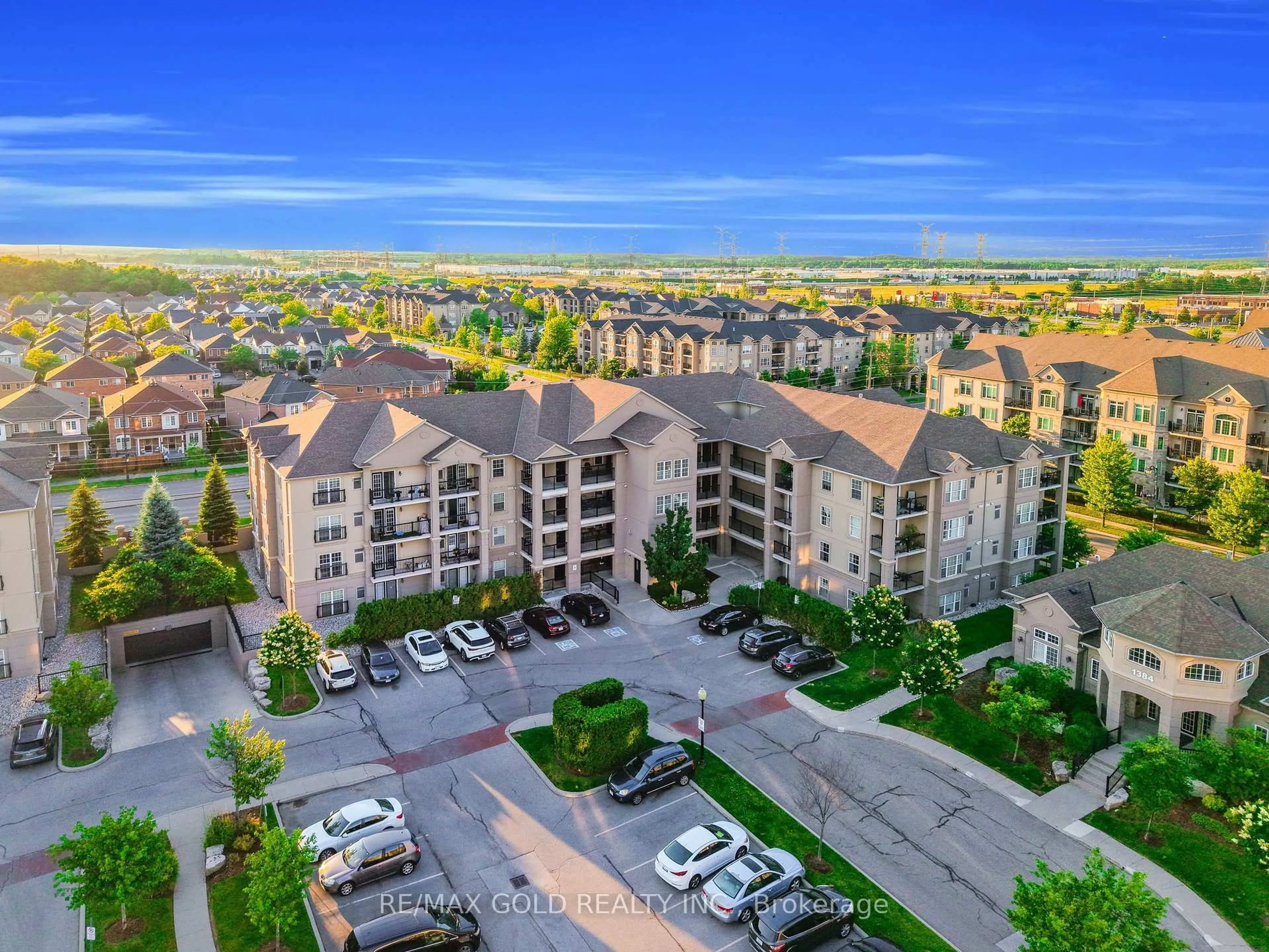 A pic from outside/outdoor area/front of a property/back of a property/a pic from drone, city buildings view from balcony for 1380 Main St #210, Milton Ontario L9T 7S4