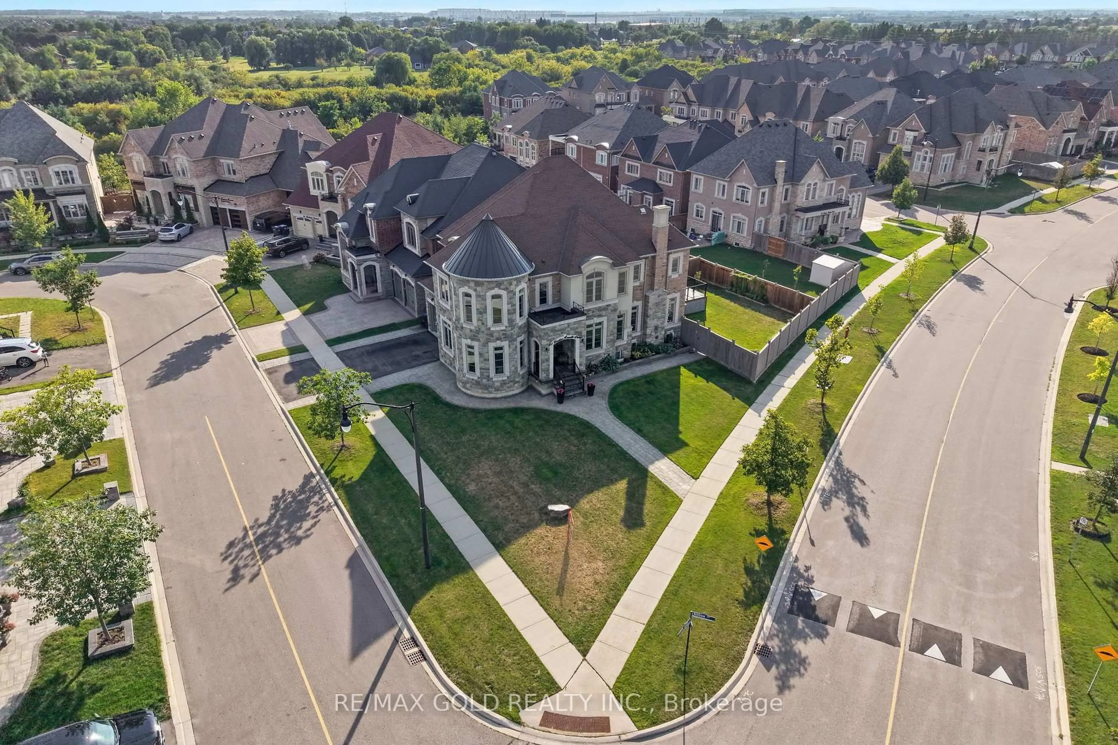 A pic from outside/outdoor area/front of a property/back of a property/a pic from drone, street for 54 Gordon  Randle Dr, Brampton Ontario L6P 4H3