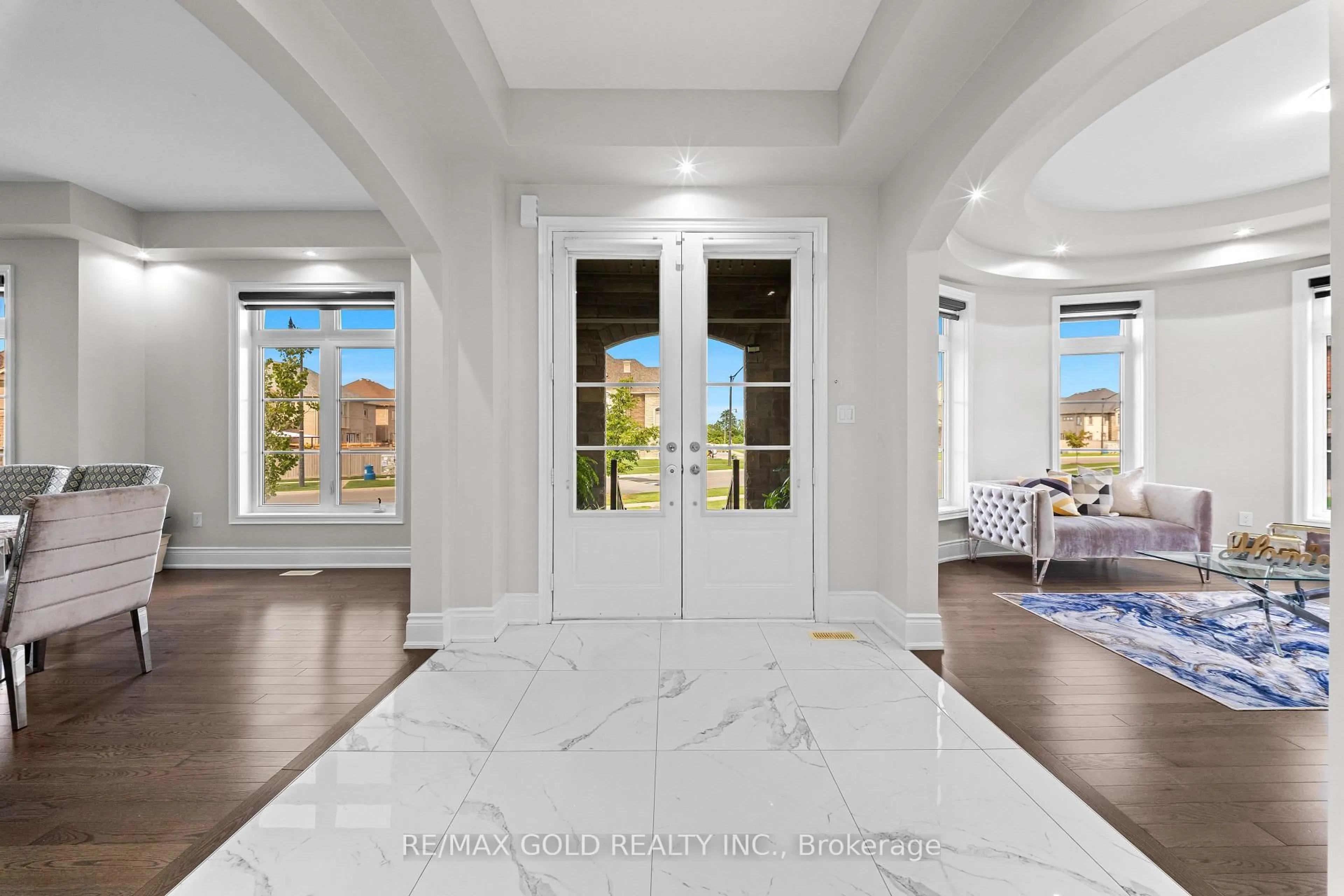 Indoor entryway for 54 Gordon Randle Dr, Brampton Ontario L6P 4H3