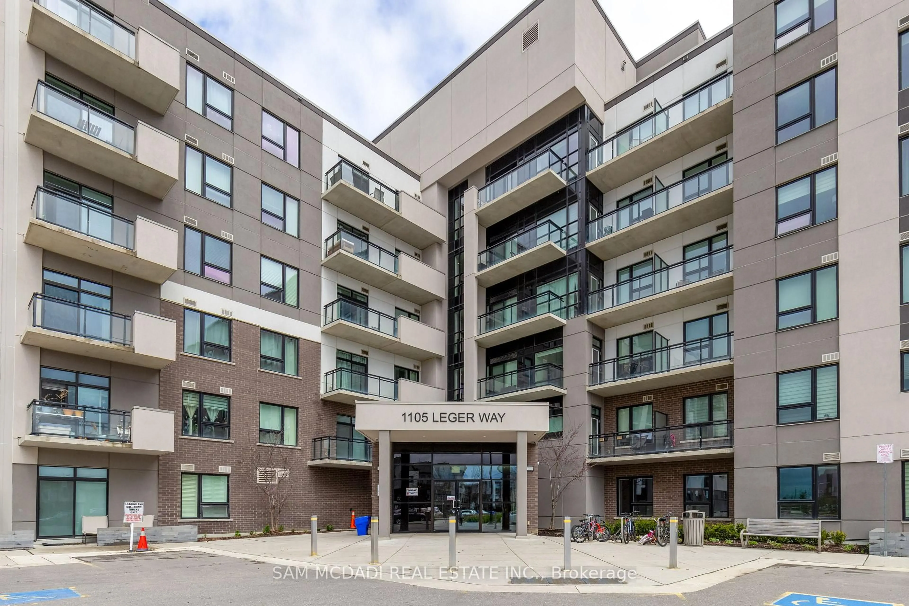 Indoor foyer for 1105 Leger Way #319, Milton Ontario L9E 1K7
