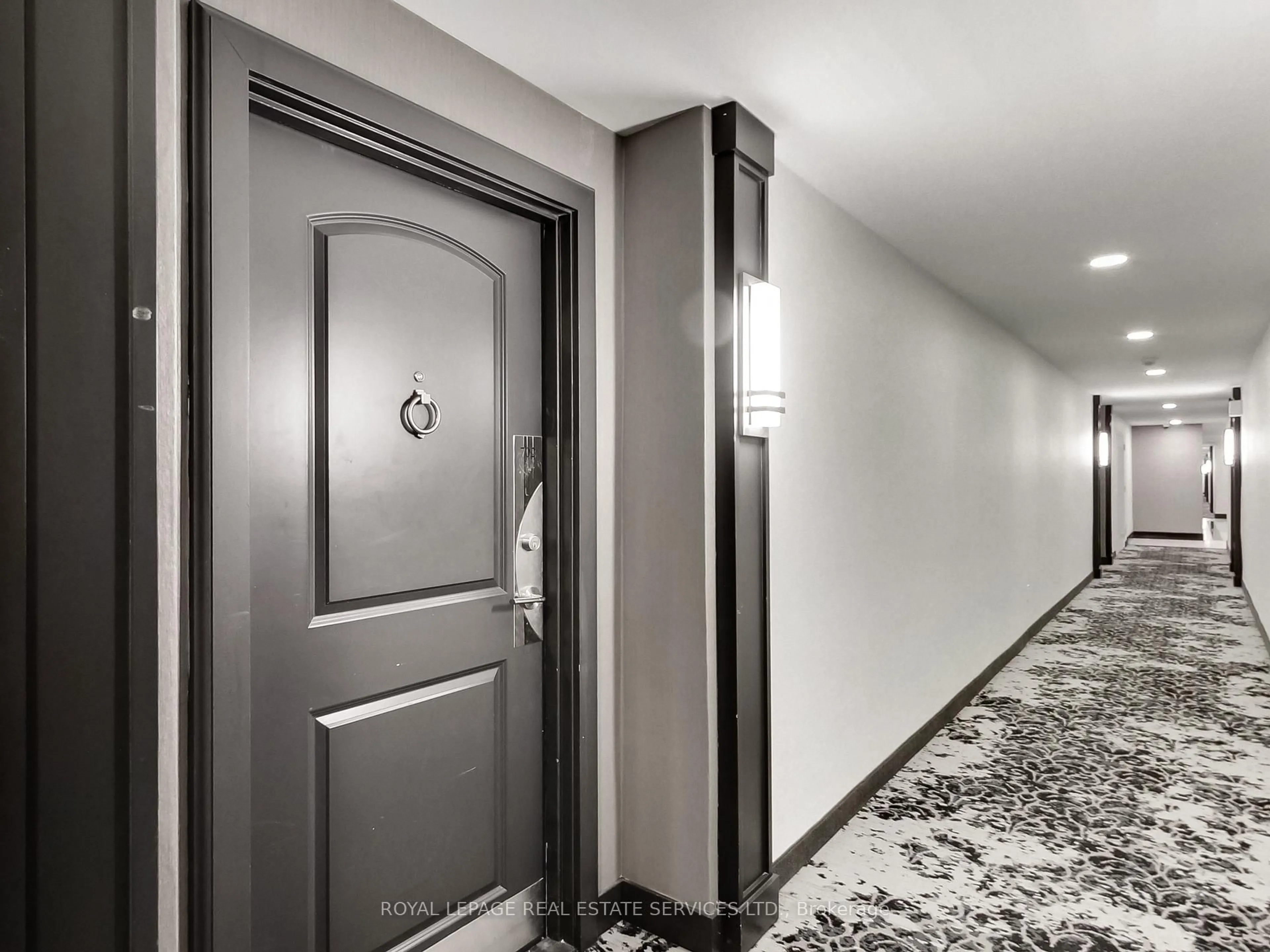 Indoor foyer for 511 The West Mall Rd #702, Toronto Ontario M9C 1G5