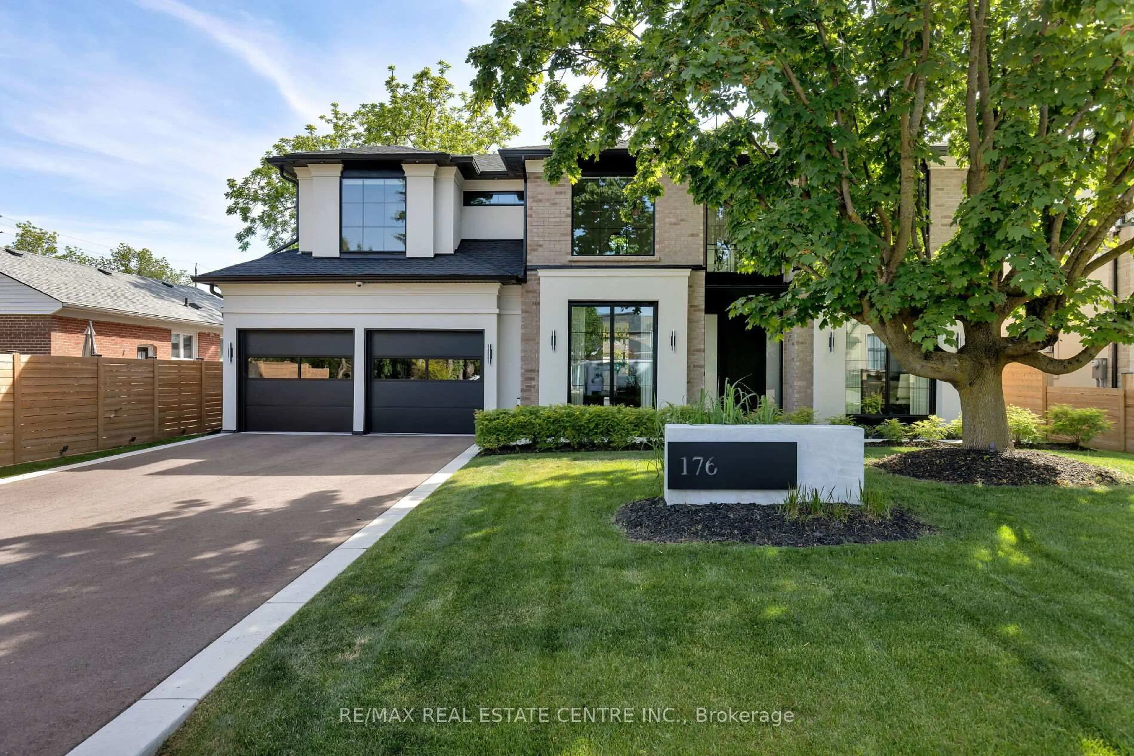 Home with brick exterior material, street for 176 Weybourne Rd, Oakville Ontario L6K 2T7