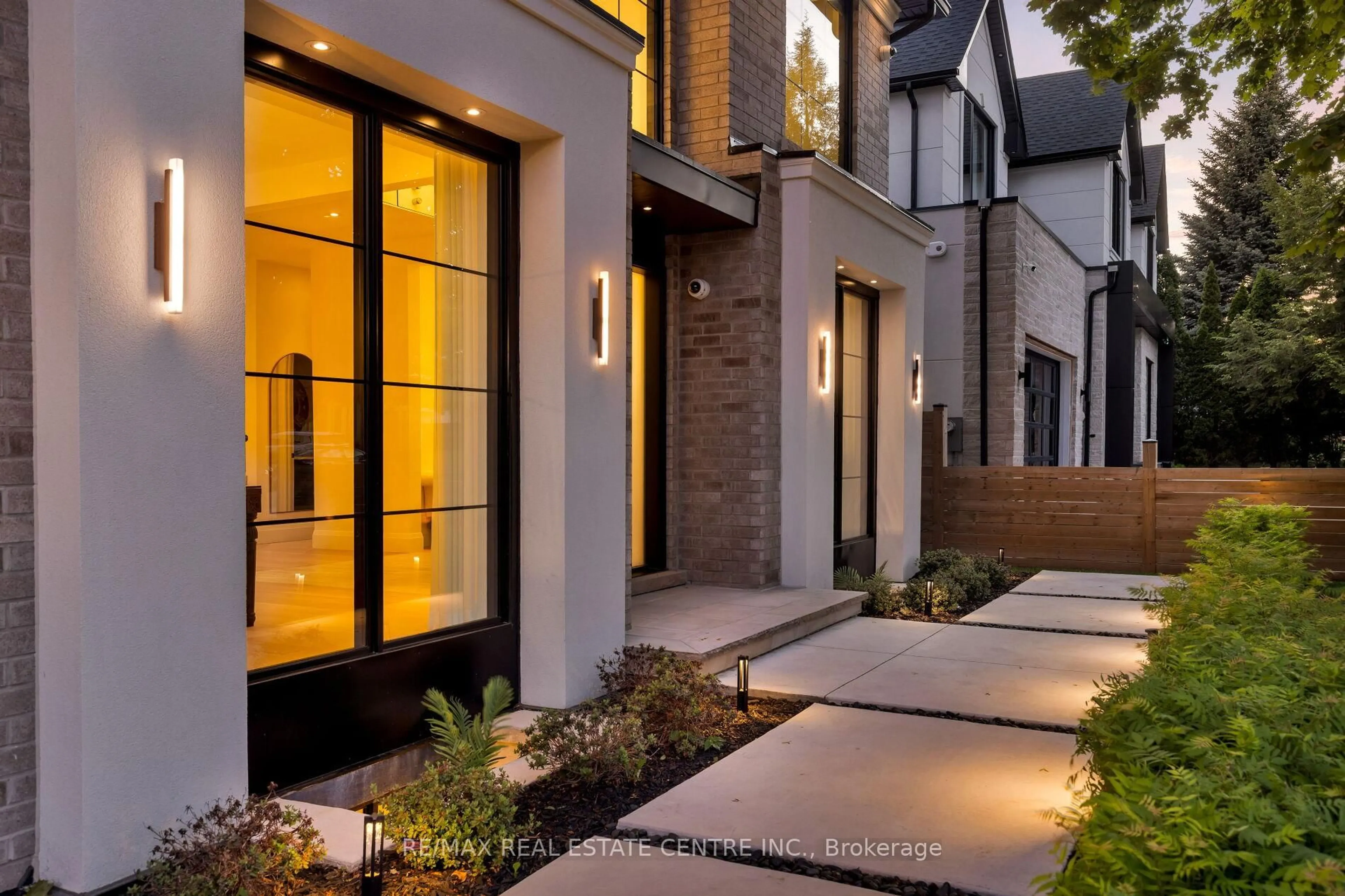 Unknown for 176 Weybourne Rd, Oakville Ontario L6K 2T7