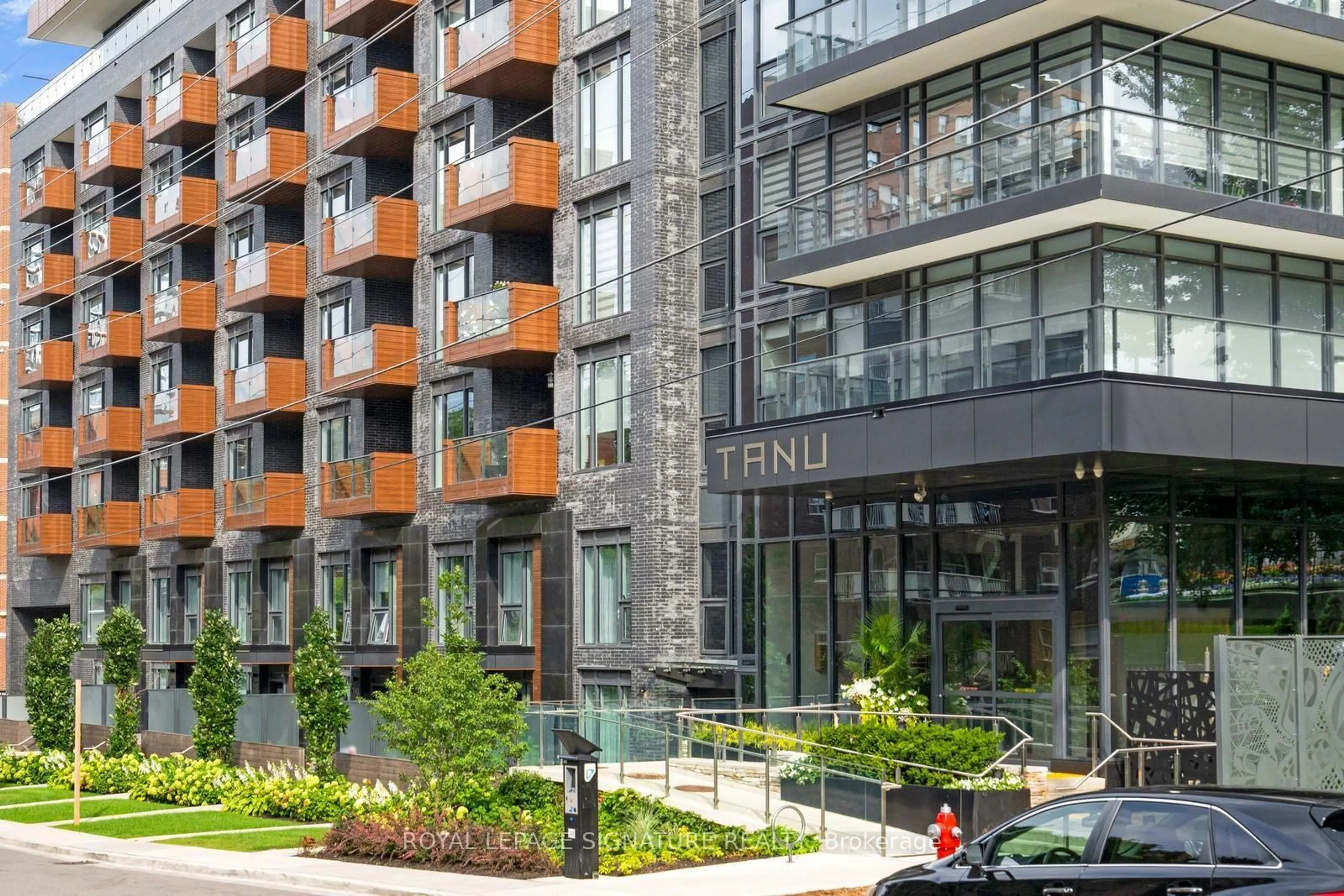 Patio, building for 21 Park St #1103, Mississauga Ontario L5G 1L6