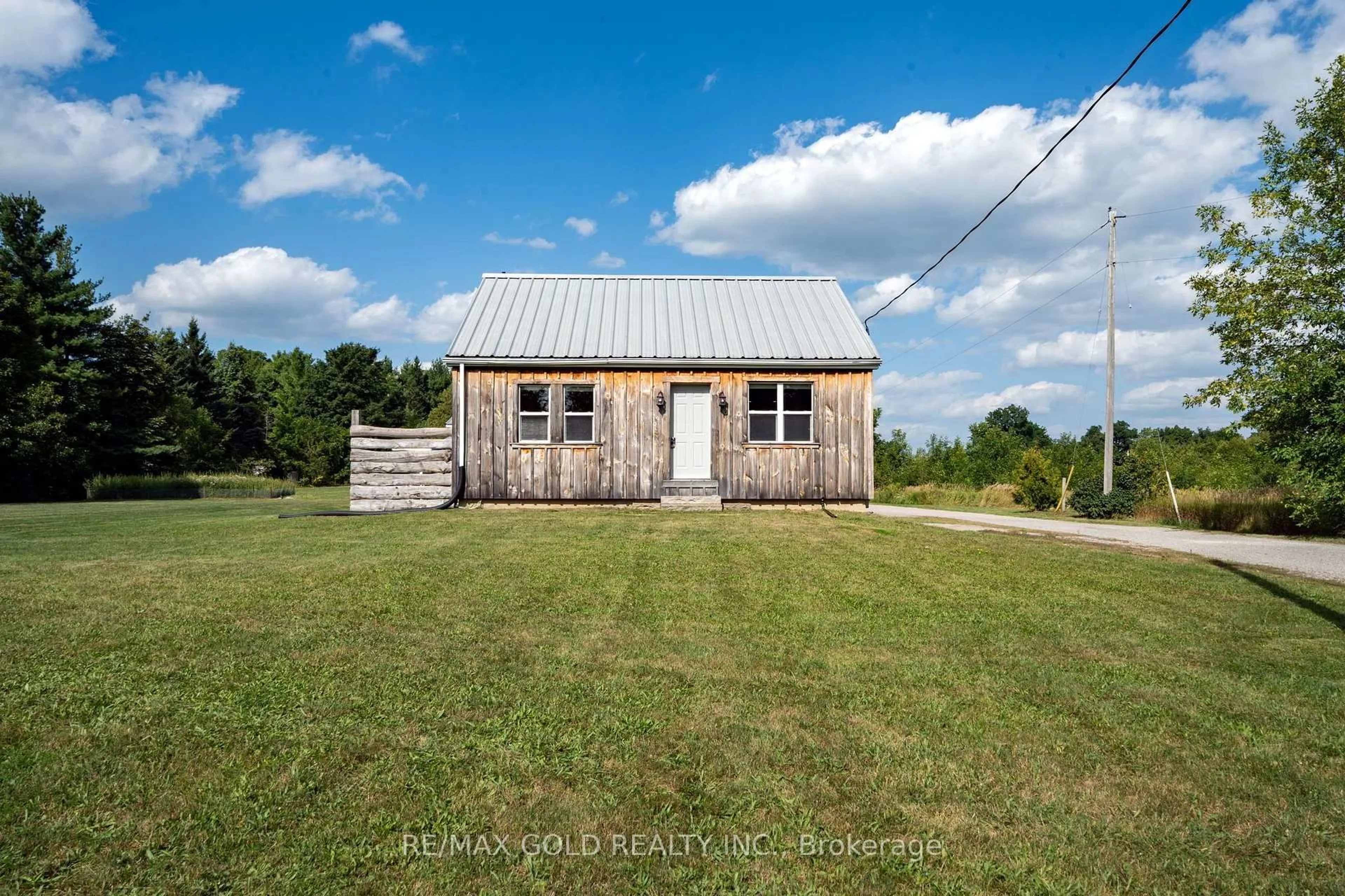 A pic from outside/outdoor area/front of a property/back of a property/a pic from drone, building for 13307 Sixth Line, Halton Hills Ontario L0P 1H0