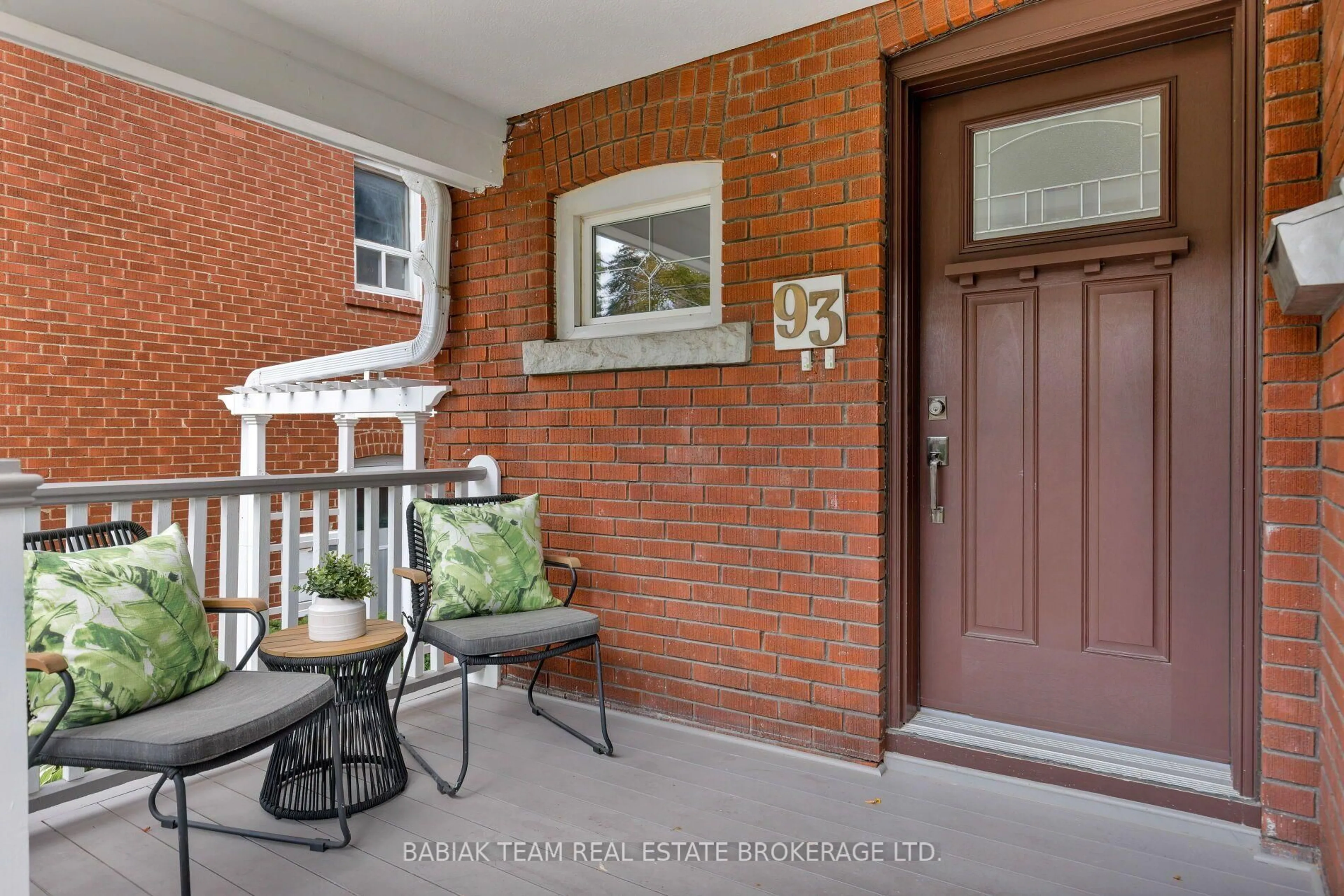 Indoor entryway for 93 Glendonwynne Rd, Toronto Ontario M6P 3E7