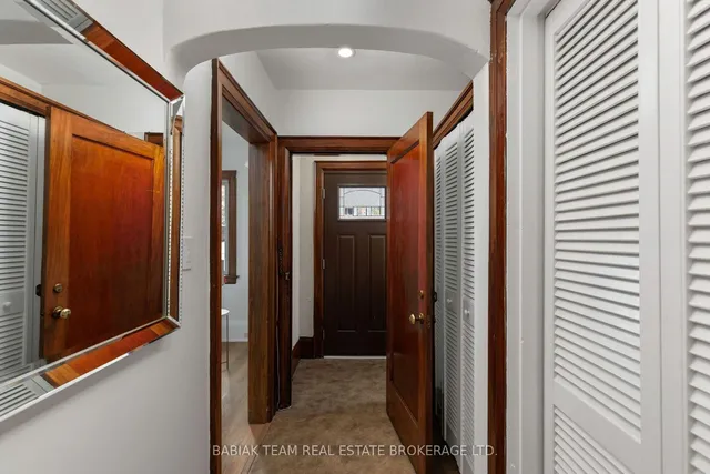 93 Glendonwynne Rd, Toronto 5