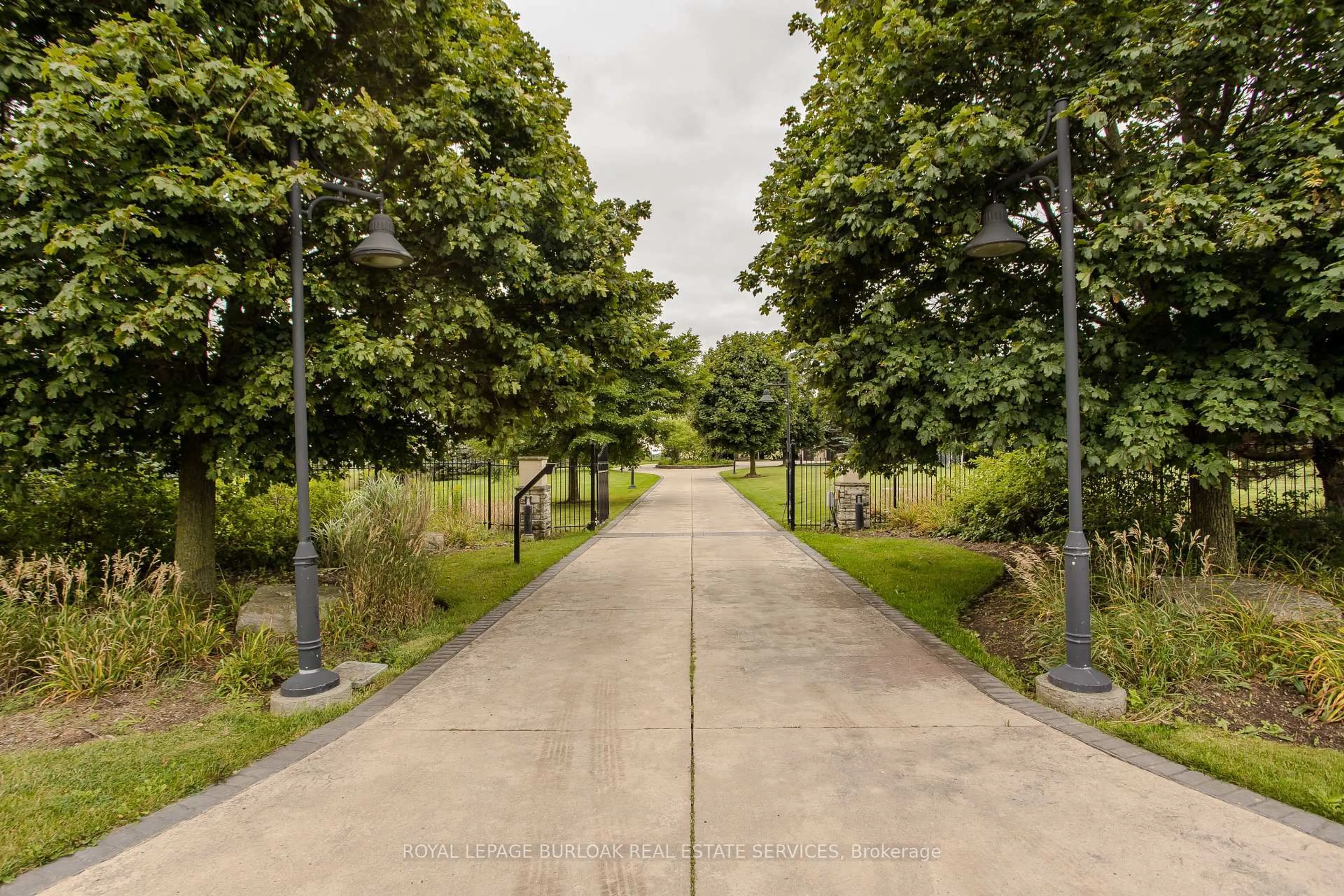 Patio, forest/trees view for 5200 2 Sdrd, Burlington Ontario L9E 0R2