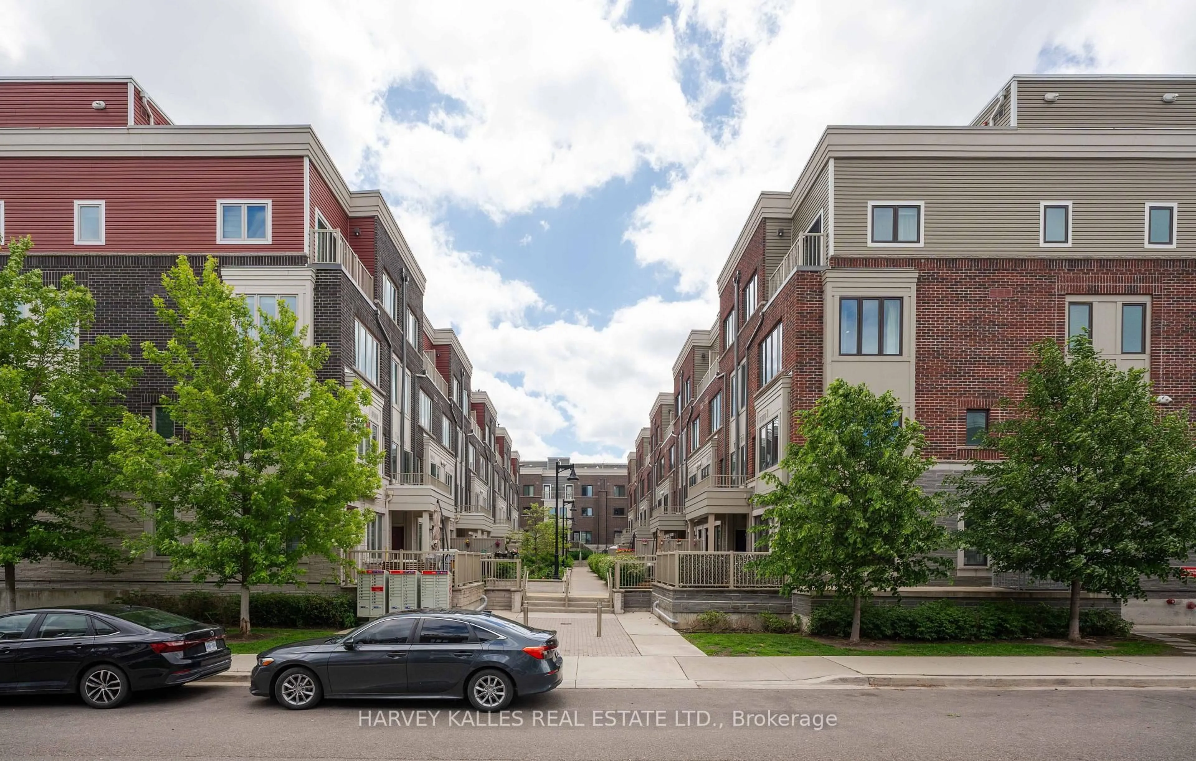 Patio, street for 85 Eastwood Park Gdns #35, Toronto Ontario M8W 0B9