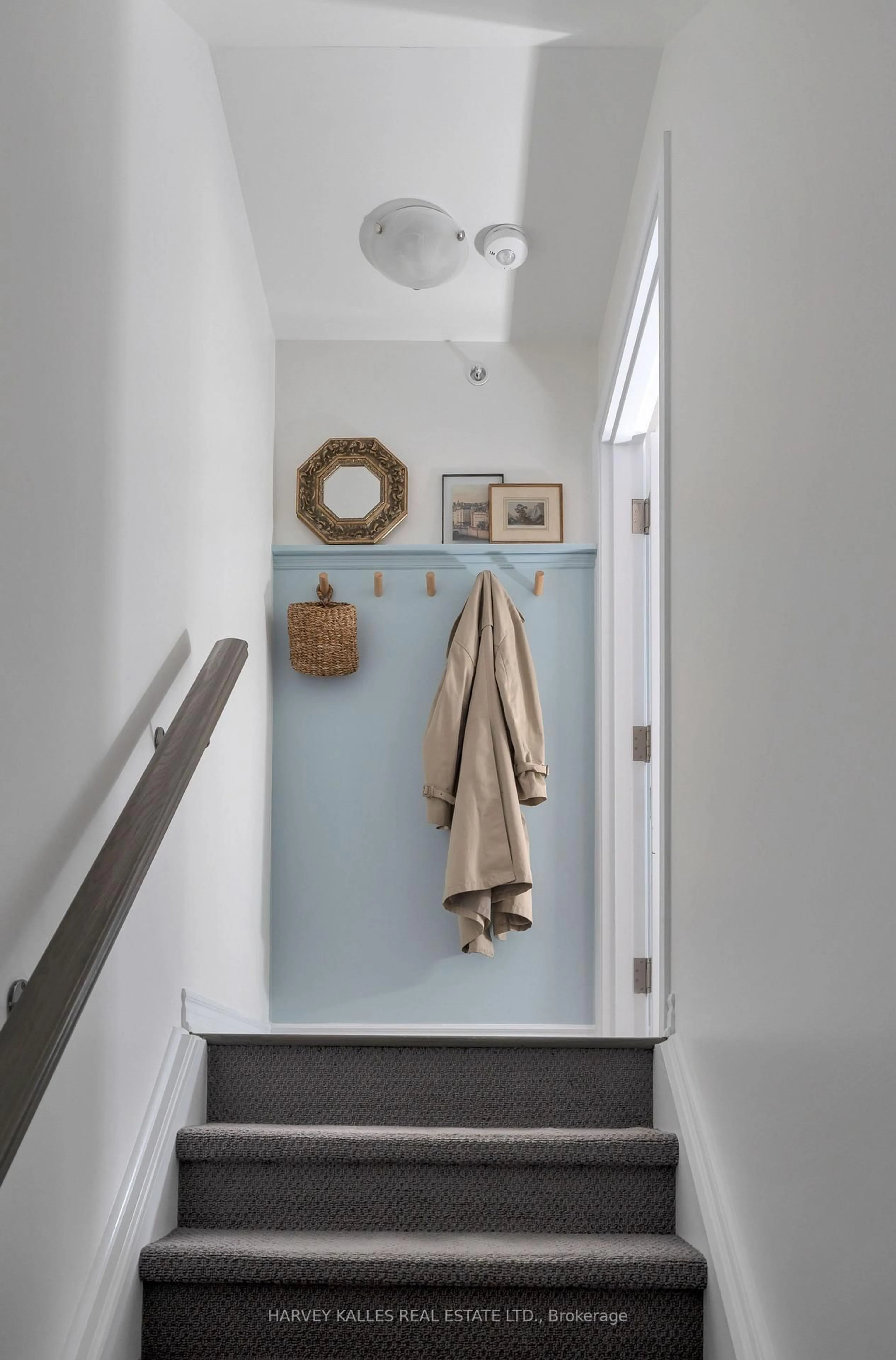 Indoor entryway for 85 Eastwood Park Gdns #35, Toronto Ontario M8W 0B9