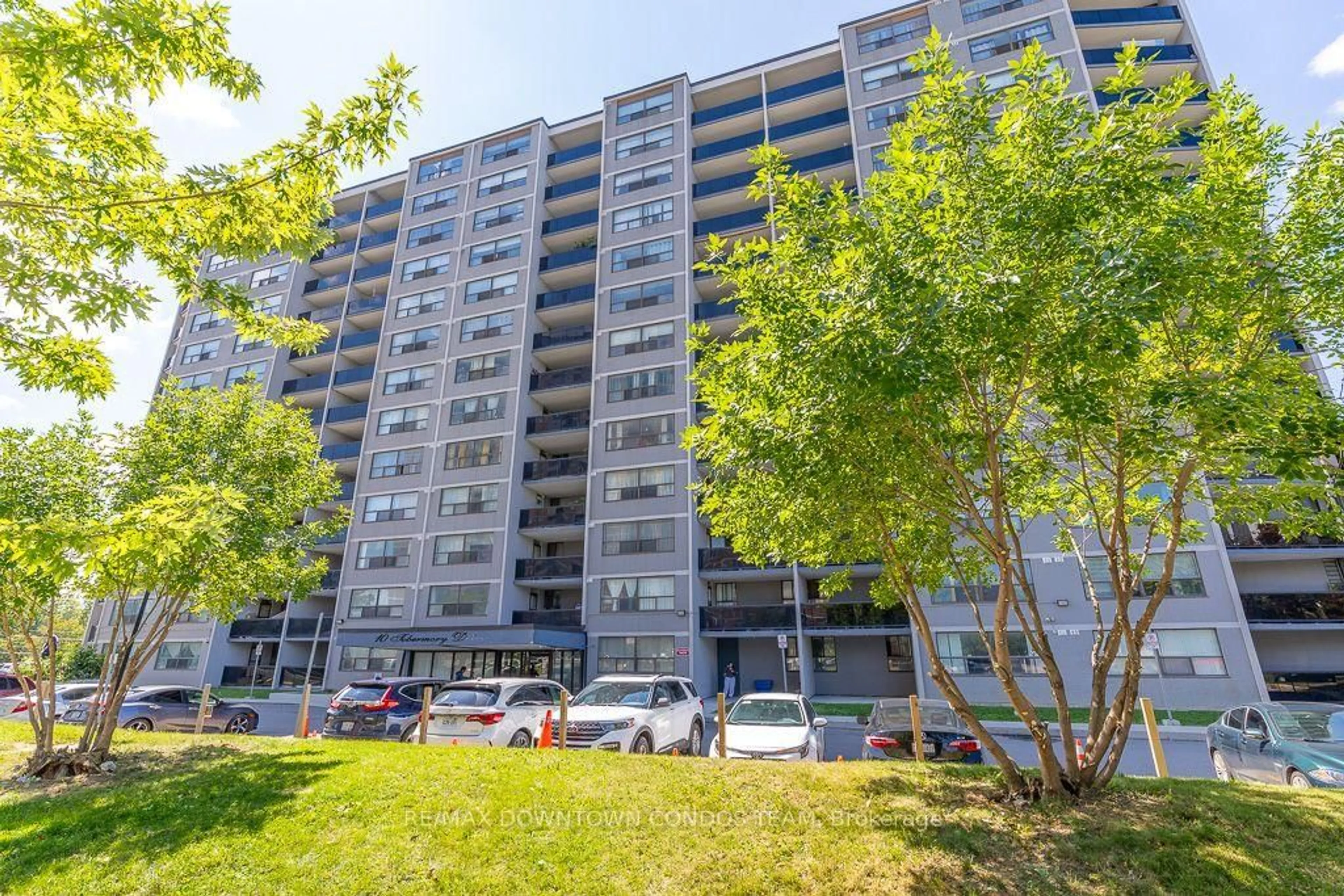 Patio, building for 10 Tobermory Dr #1004, Toronto Ontario M3N 2Y5