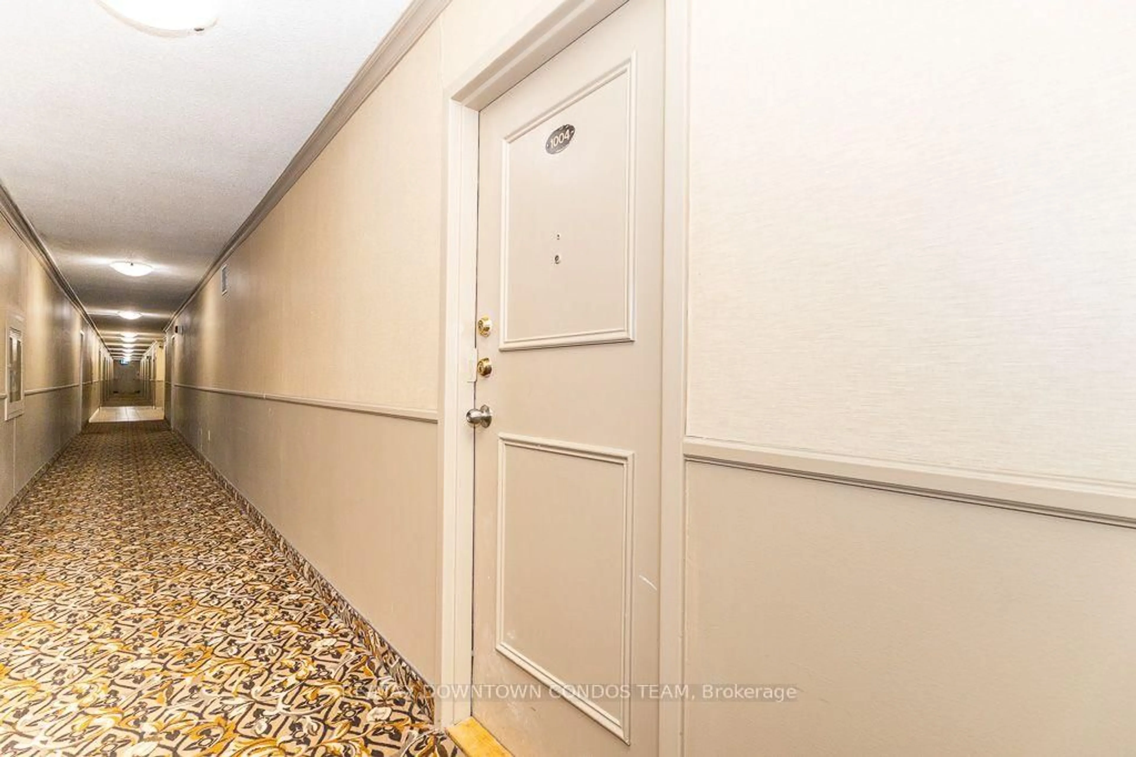 Indoor foyer for 10 Tobermory Dr #1004, Toronto Ontario M3N 2Y5
