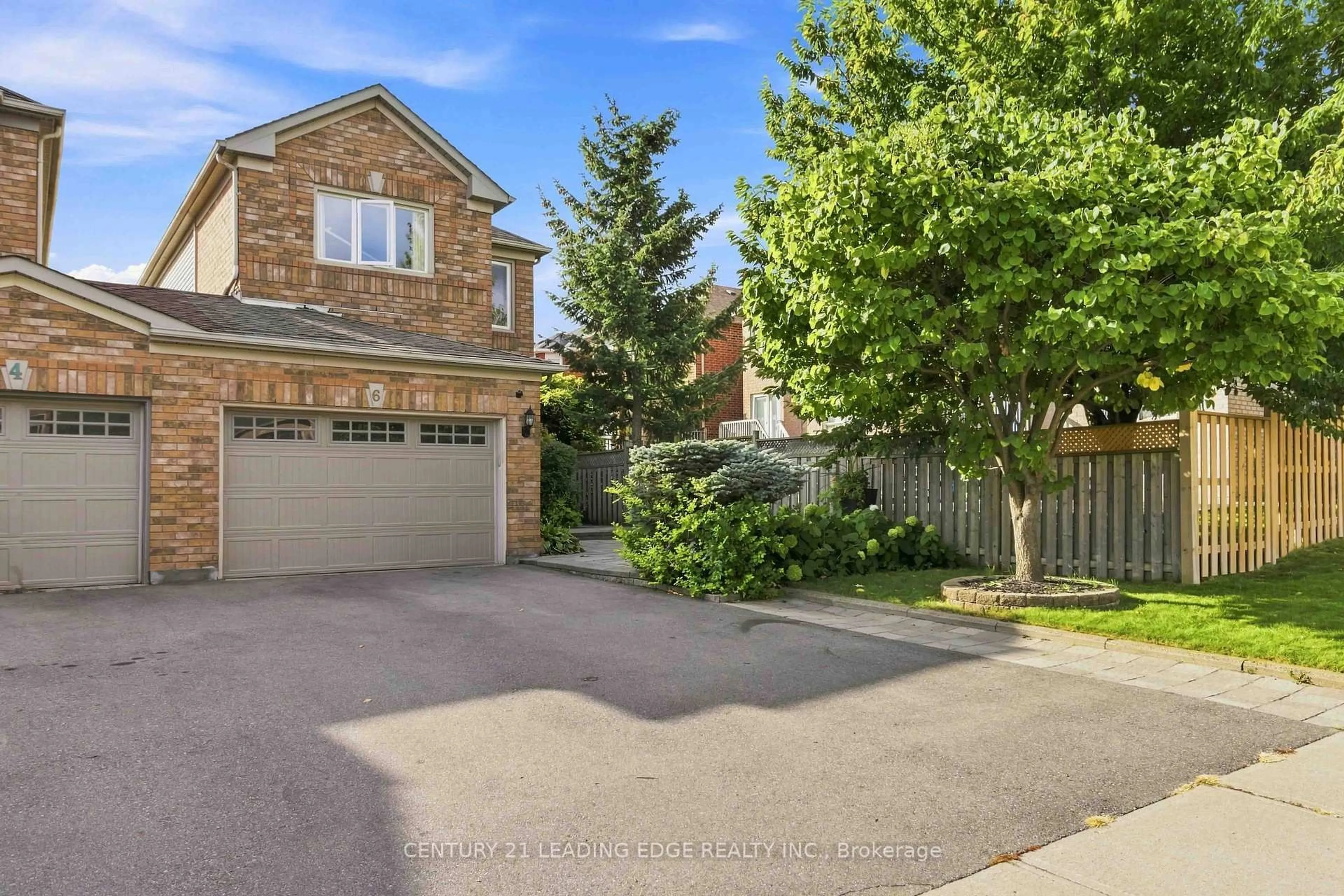 A pic from outside/outdoor area/front of a property/back of a property/a pic from drone, street for 6 Birchcliffe Dr, Brampton Ontario L6Z 4T3