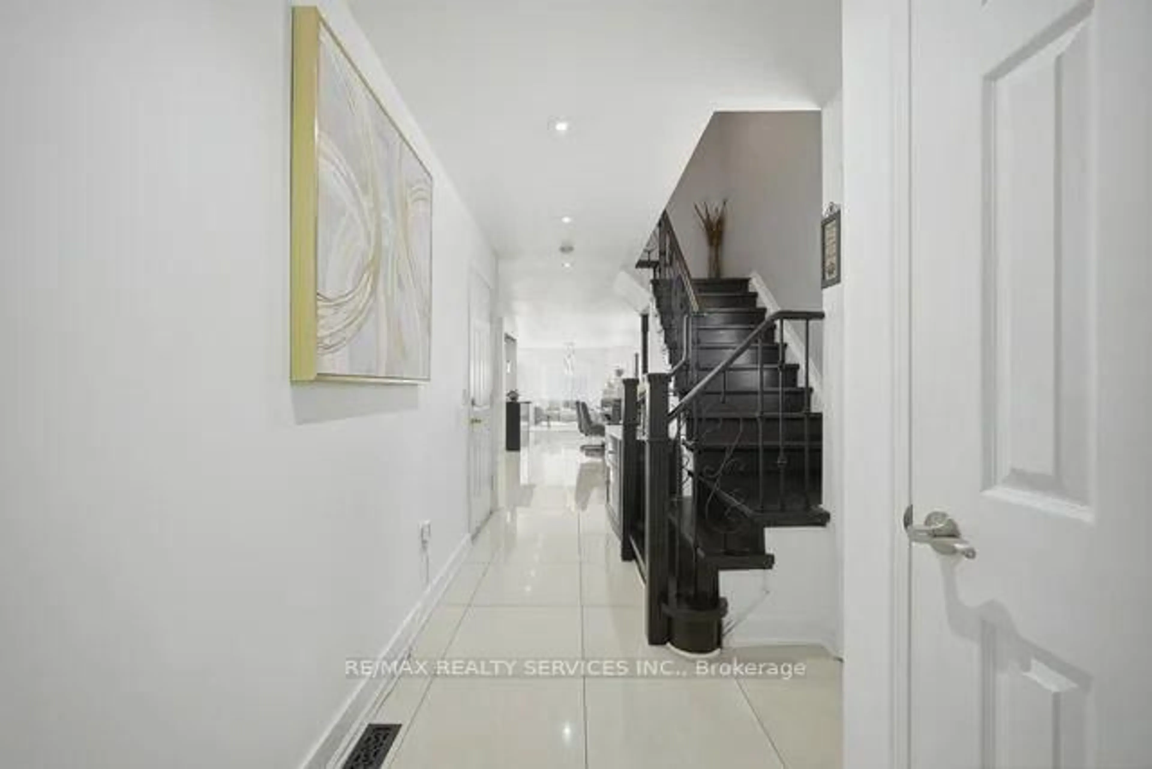 Indoor foyer for 9900 Mclaughlin Rd #12, Brampton Ontario L6X 4Y3