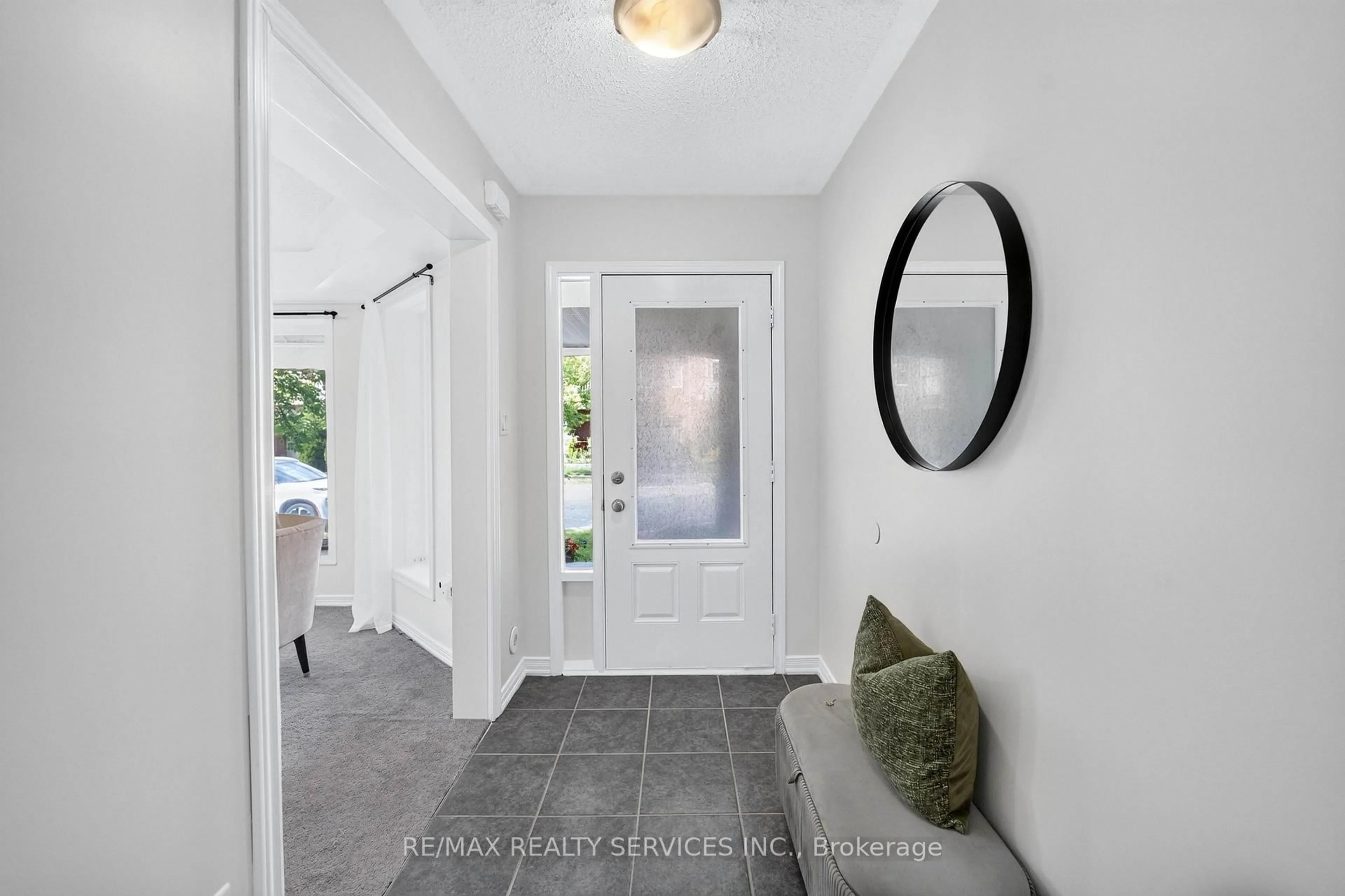 Indoor entryway for 878 Jempson Path, Milton Ontario L9T 0Z5
