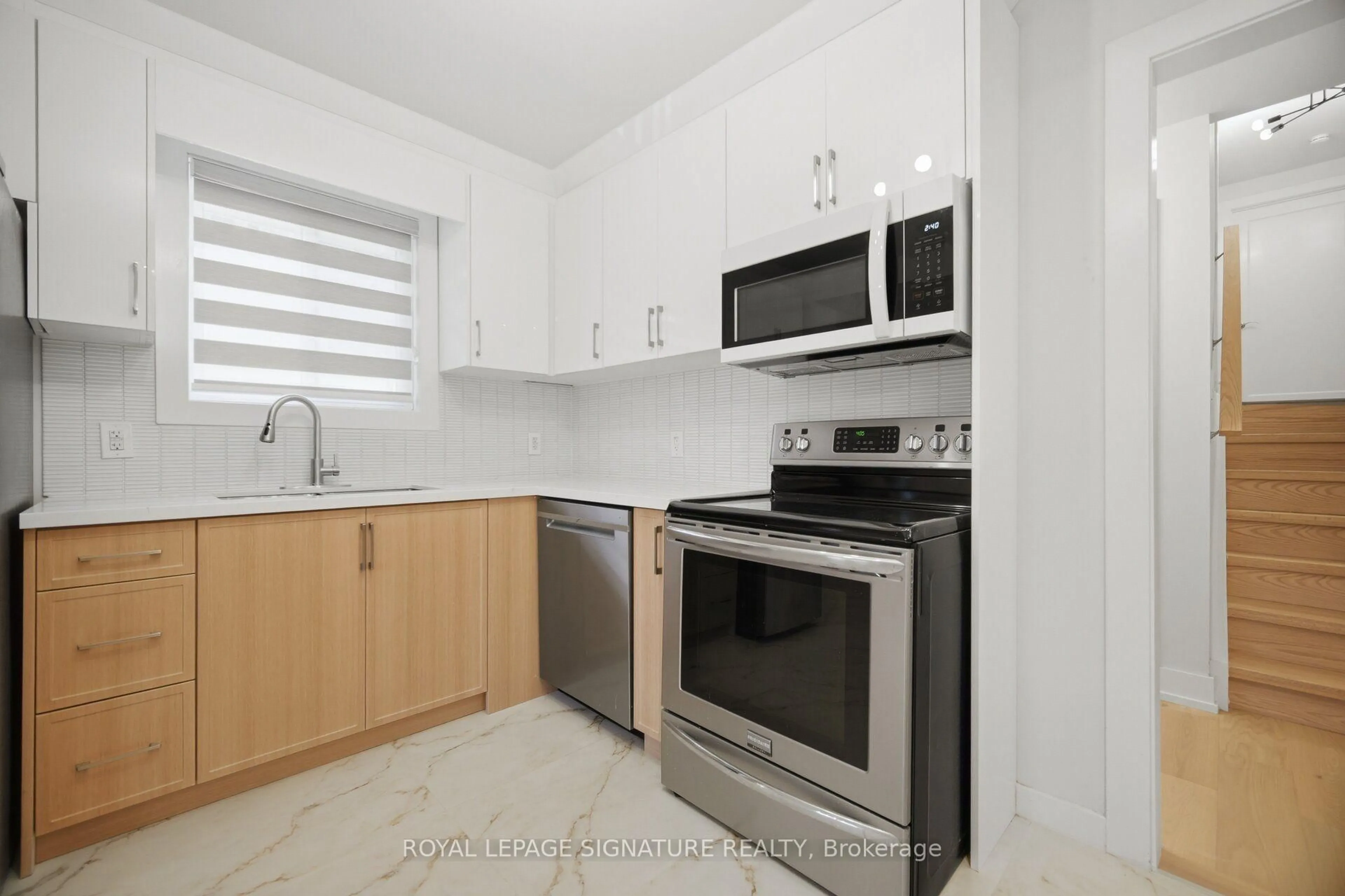 Standard kitchen, unknown for 2599 Lundene Rd, Mississauga Ontario L5J 3Y8