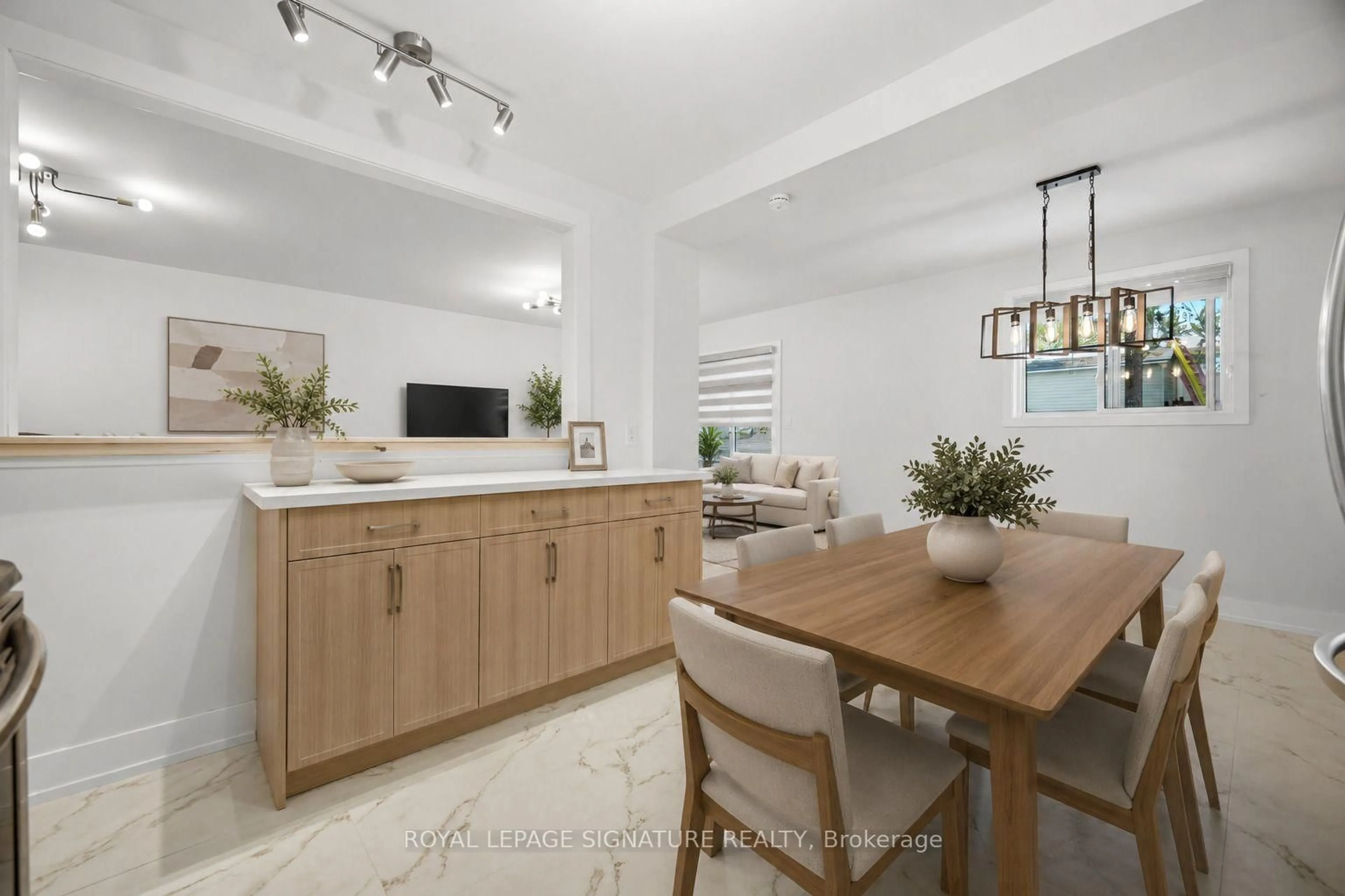 Open concept kitchen, unknown for 2599 Lundene Rd, Mississauga Ontario L5J 3Y8