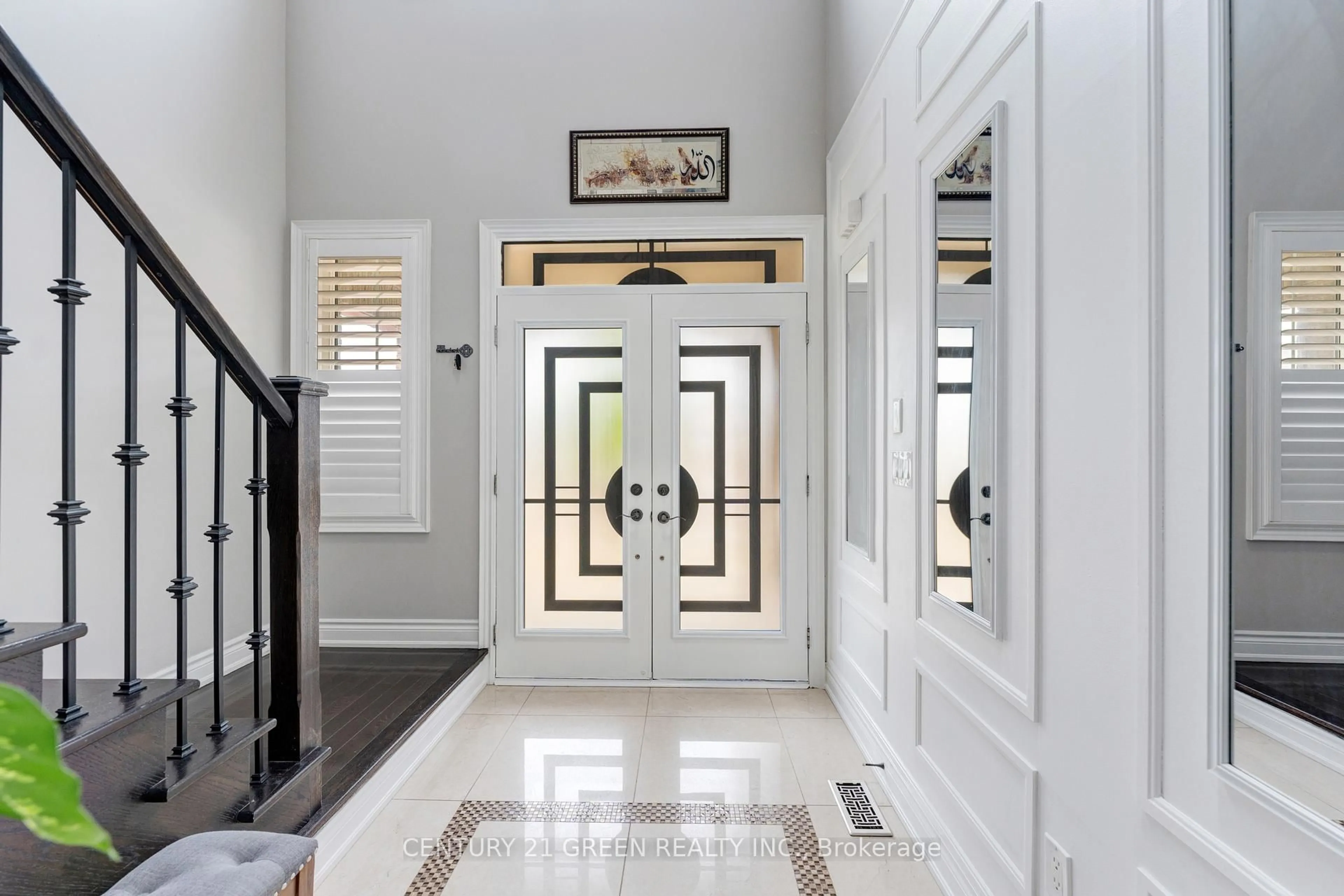 Indoor entryway for 3 Lisson Cres, Brampton Ontario L6X 5H8