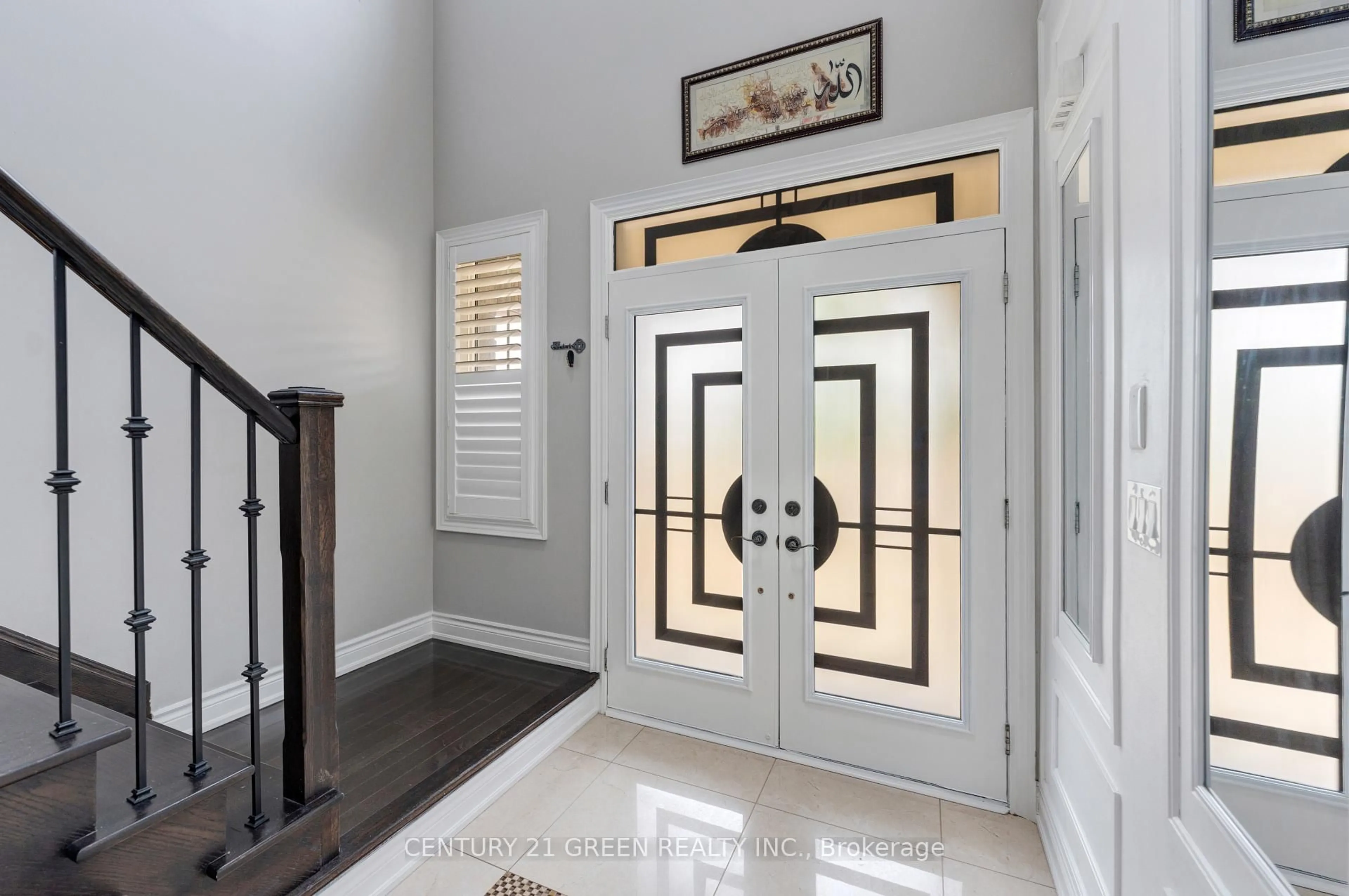 Indoor entryway for 3 Lisson Cres, Brampton Ontario L6X 5H8