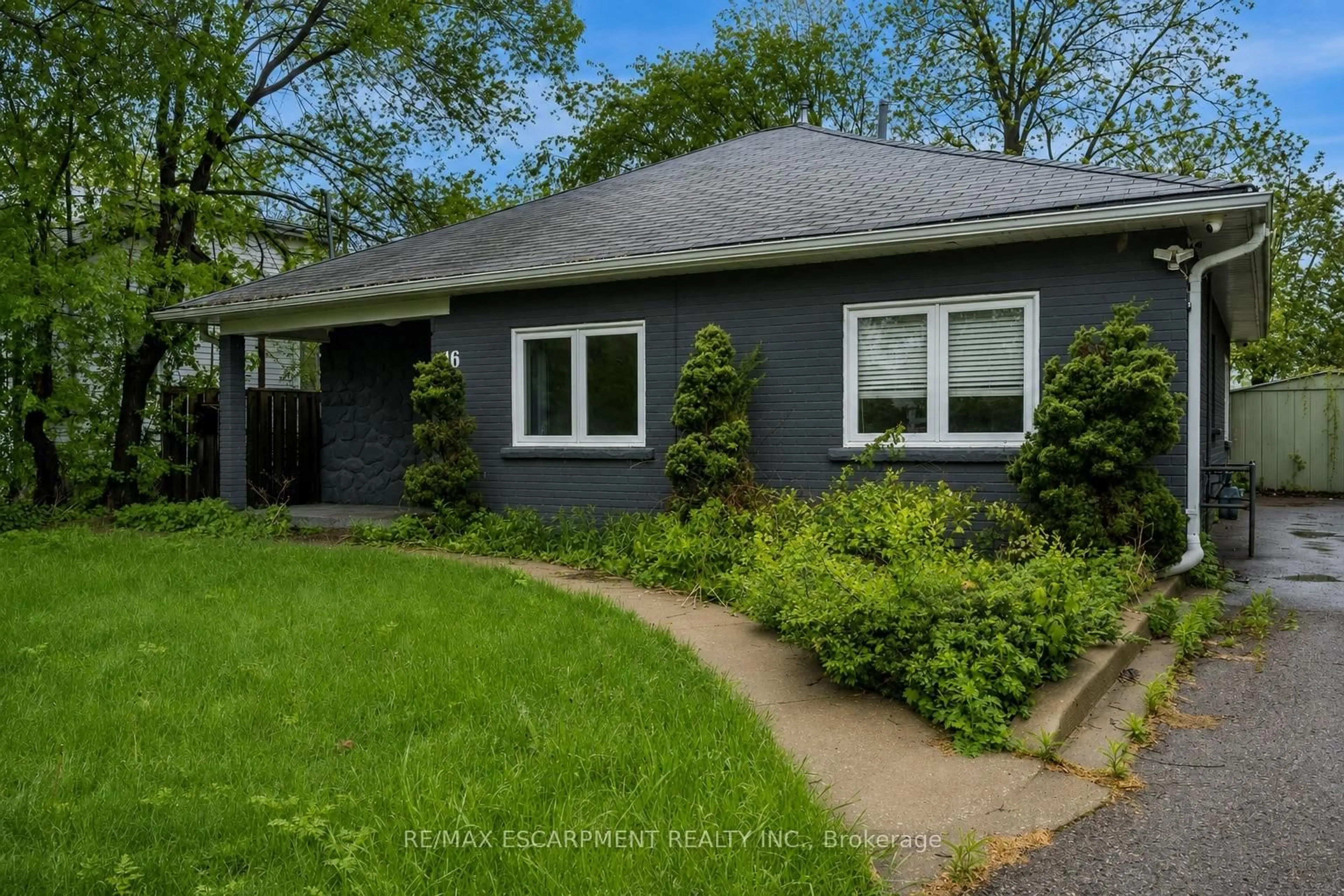 Home with vinyl exterior material, street for 16 Woodward Ave, Brampton Ontario L6V 1K1