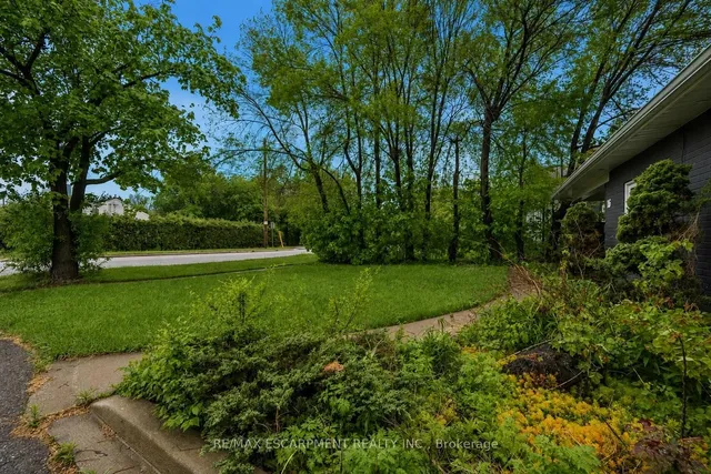 16 Woodward Ave, Brampton 3