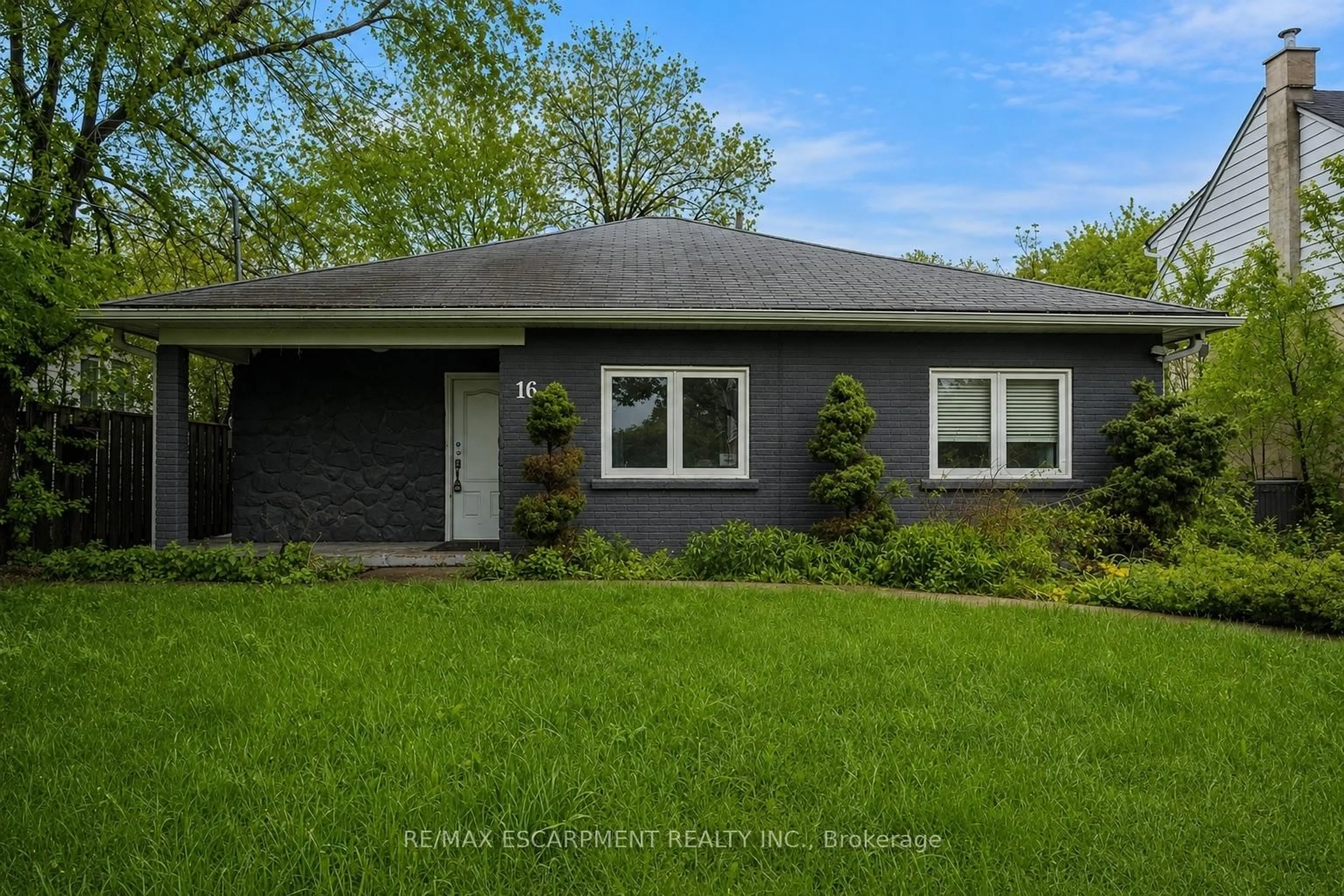 Home with vinyl exterior material, street for 16 Woodward Ave, Brampton Ontario L6V 1K1