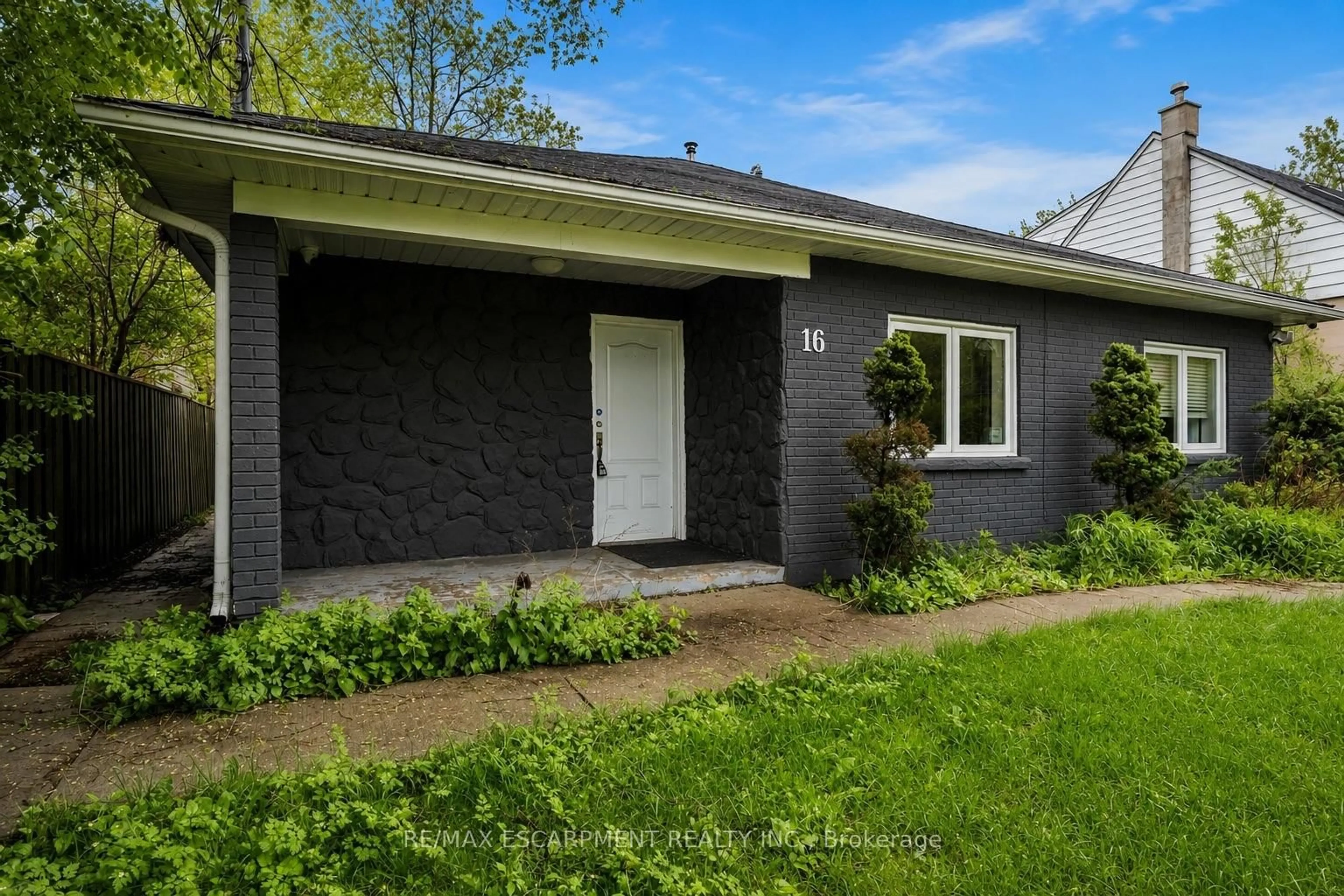 Home with brick exterior material, street for 16 Woodward Ave, Brampton Ontario L6V 1K1