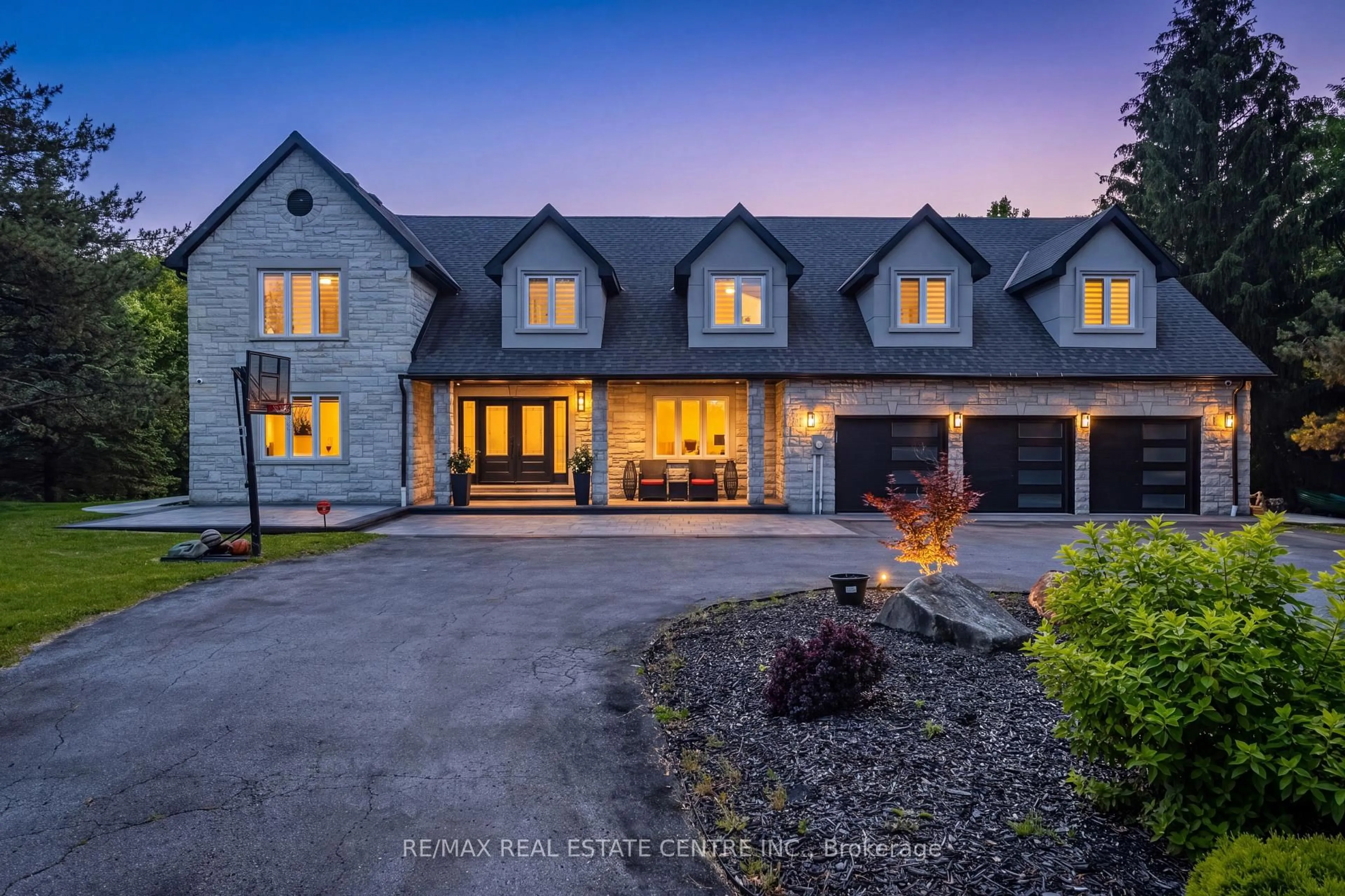 Home with brick exterior material, street for 6 Country Lane Dr, Caledon Ontario L7E 0B4