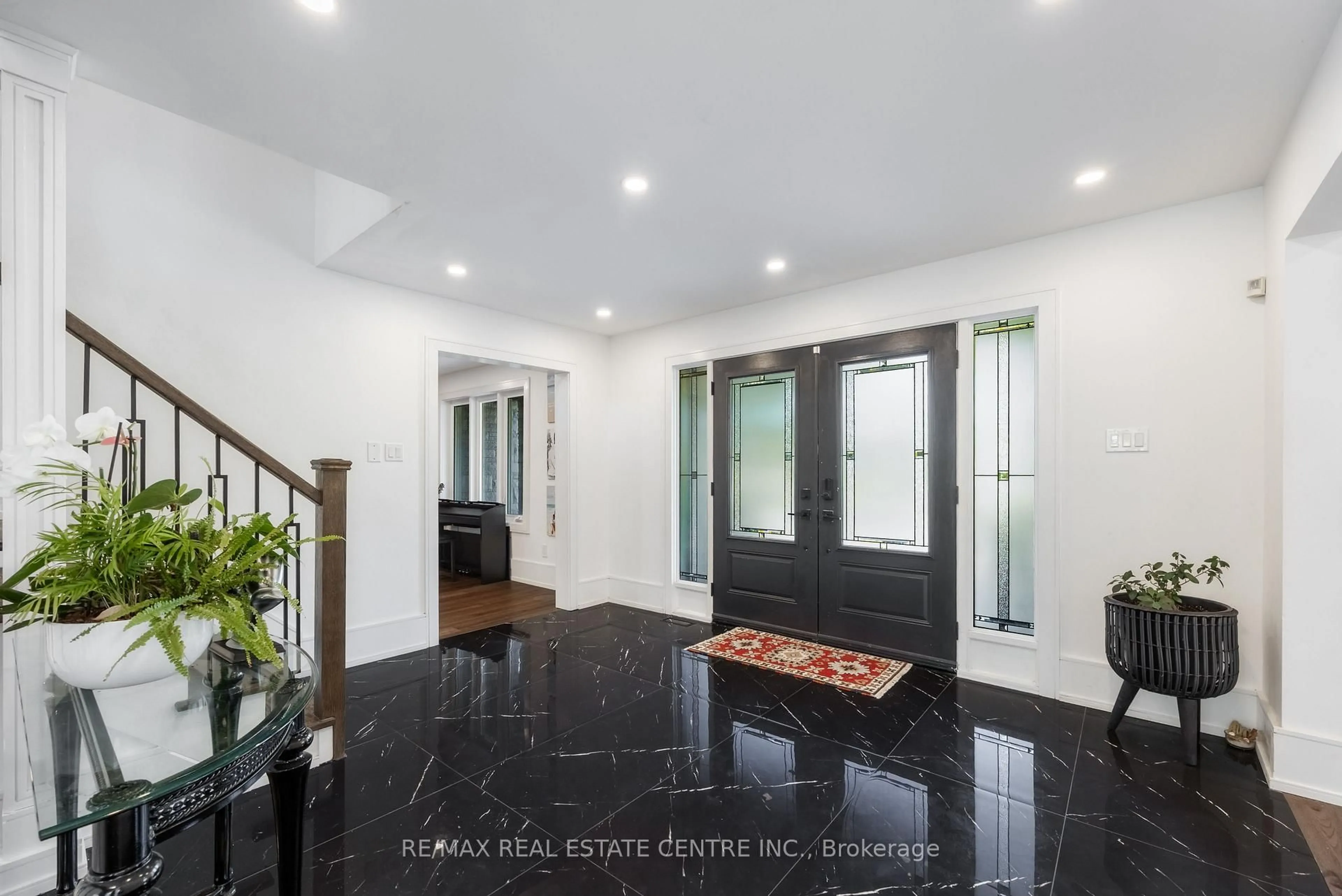Indoor entryway for 6 Country Lane Dr, Caledon Ontario L7E 0B4