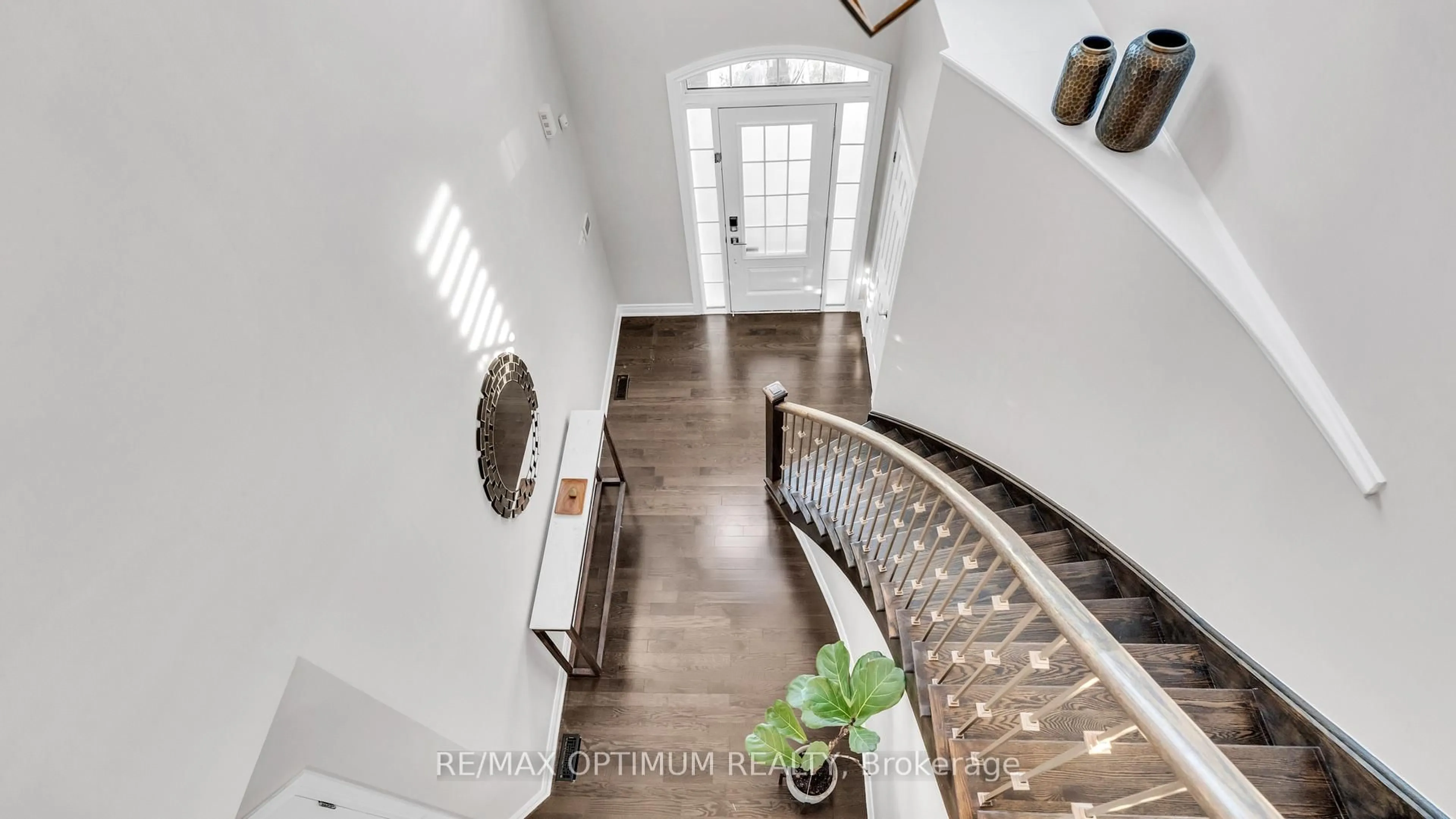Indoor entryway for 40 Attraction Dr, Brampton Ontario L6Y 0C1