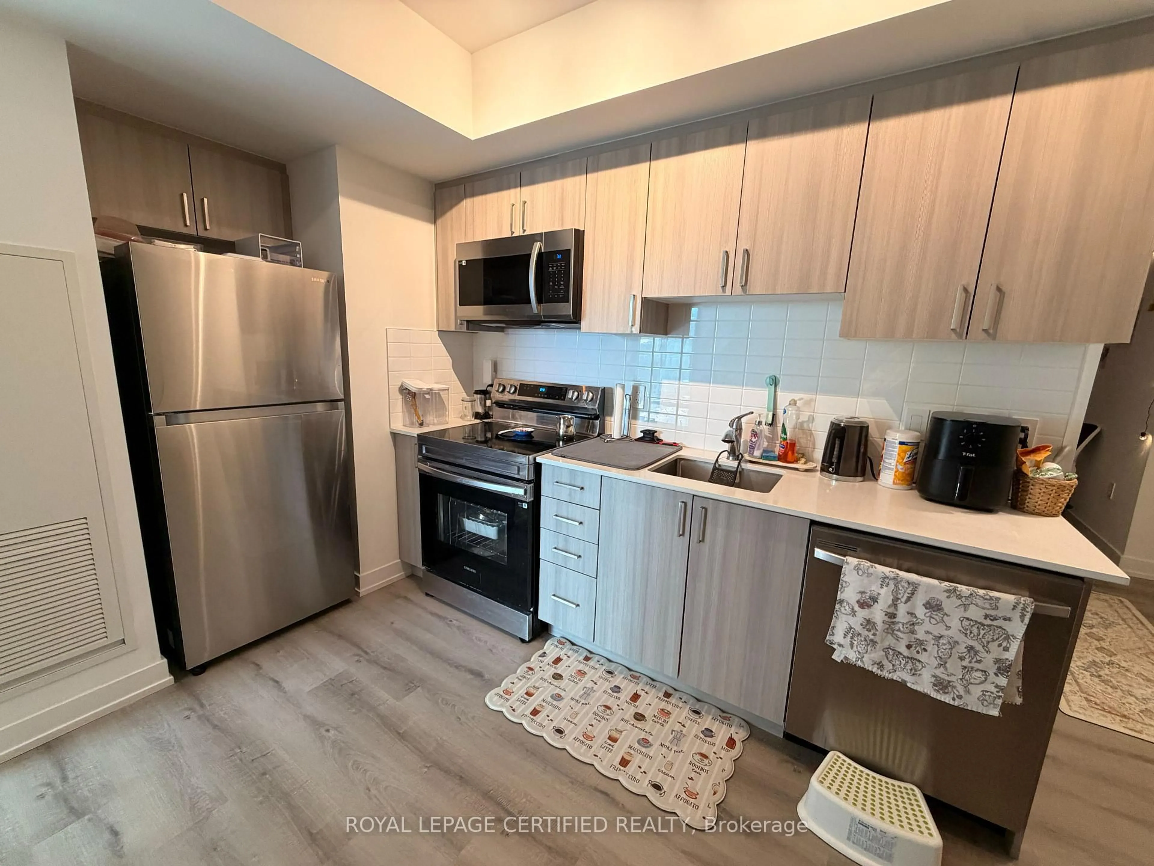 Standard kitchen, unknown for 556 Marlee Ave #405, Toronto Ontario M6B 0B1