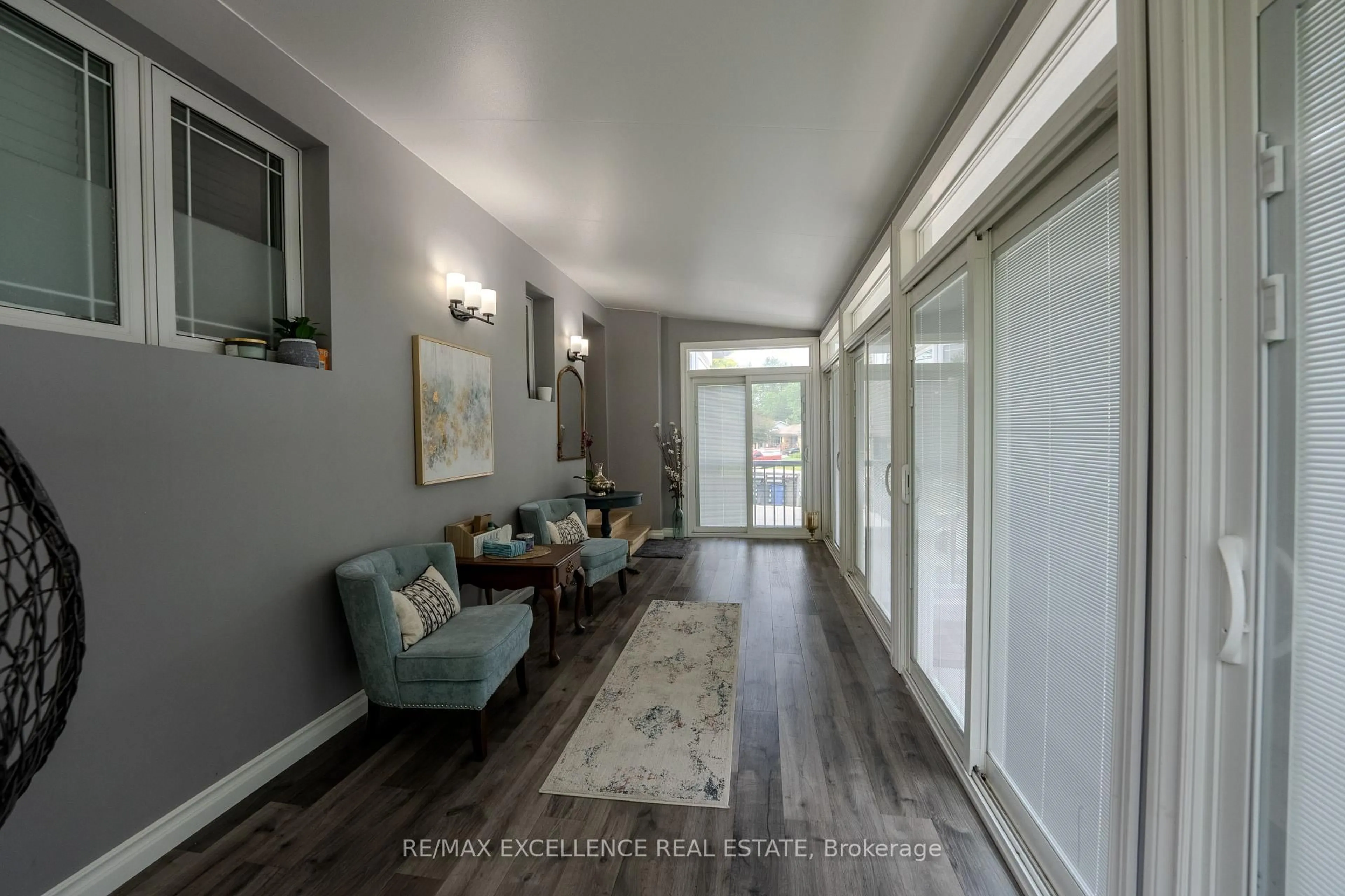 Indoor entryway for 21 Elizabeth St, Halton Hills Ontario L7G 3K1