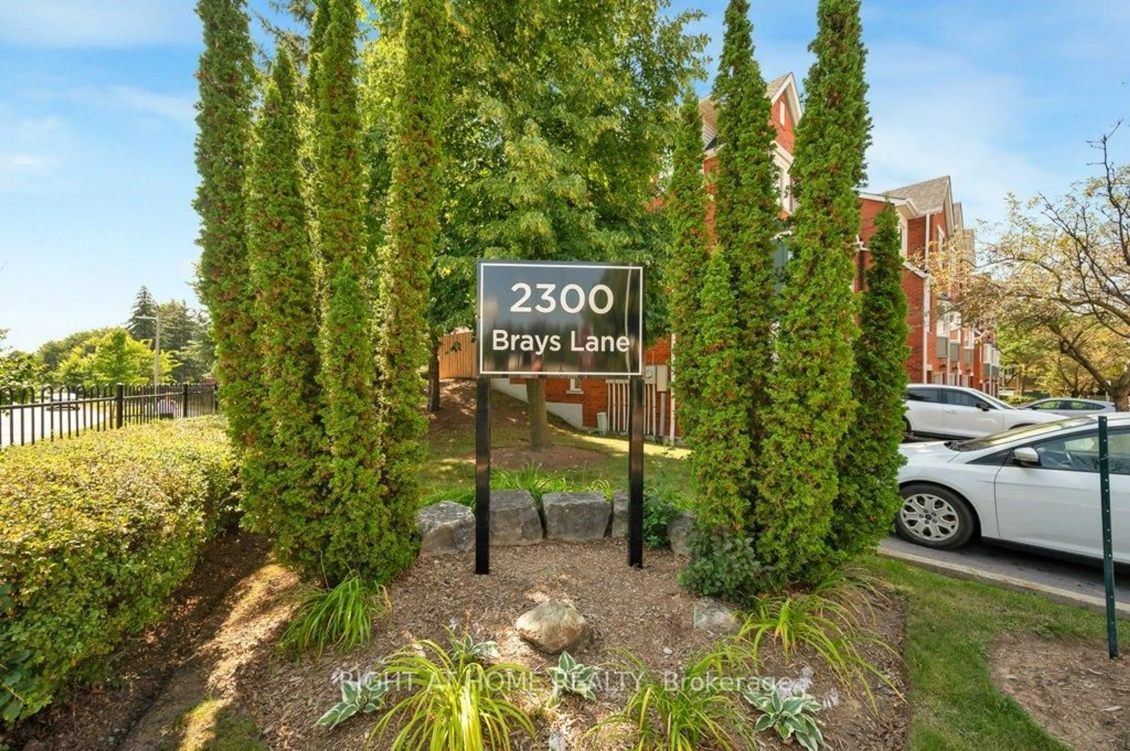 Lobby for 2300 Brays Lane #9, Oakville Ontario L6M 3J9