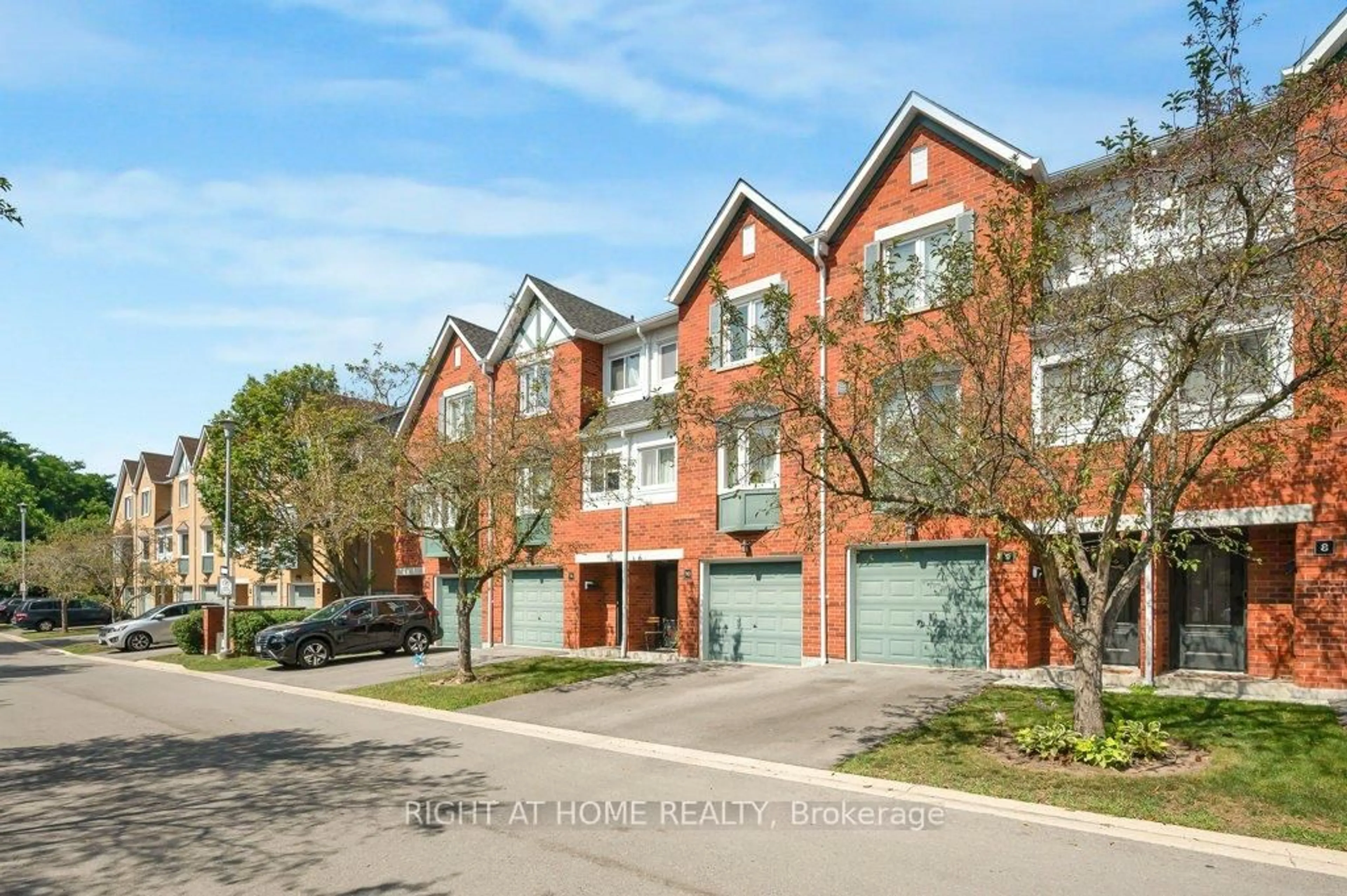 A pic from outside/outdoor area/front of a property/back of a property/a pic from drone, street for 2300 Brays Lane #9, Oakville Ontario L6M 3J9