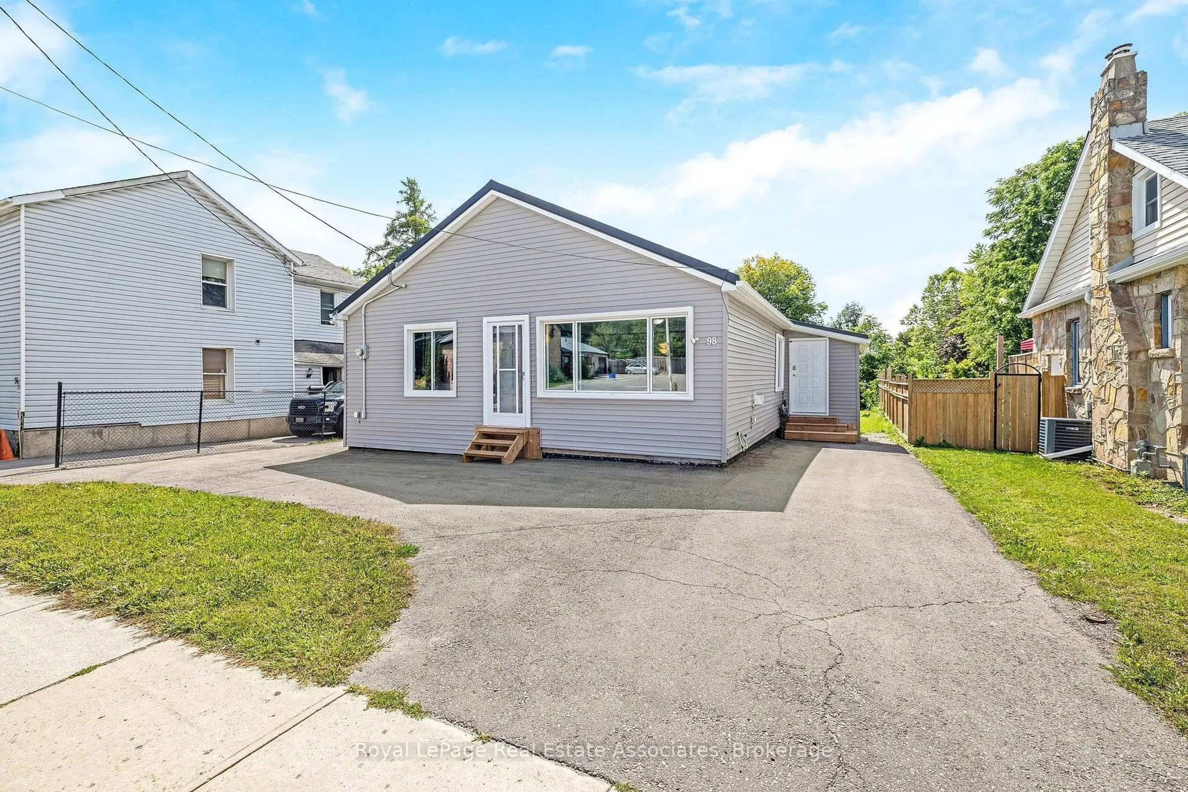 Home with vinyl exterior material, street for 98 Main St, Halton Hills Ontario L7J 1W2