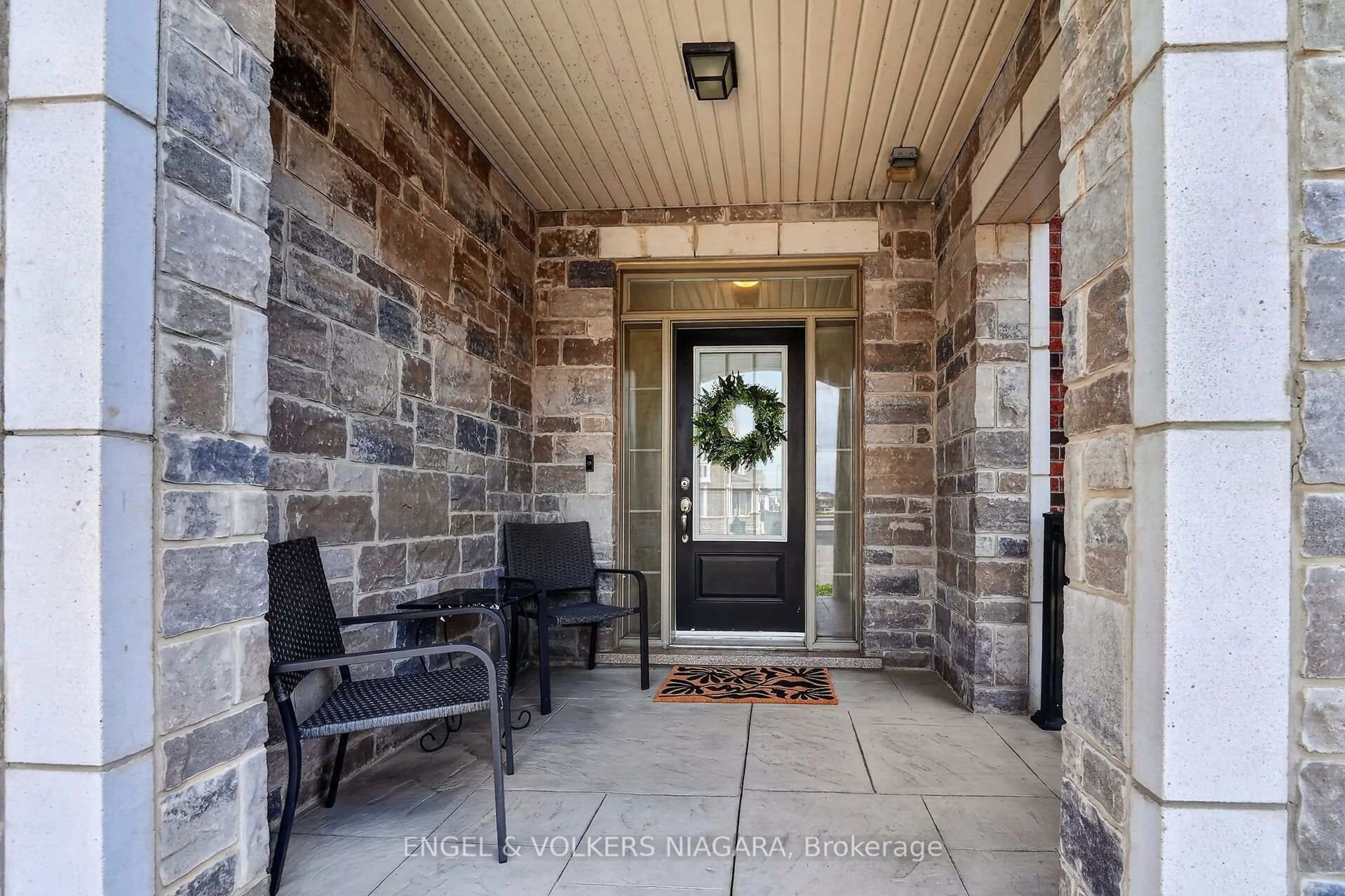 Indoor entryway for 1221 Rose Way, Milton Ontario L9E 1L9