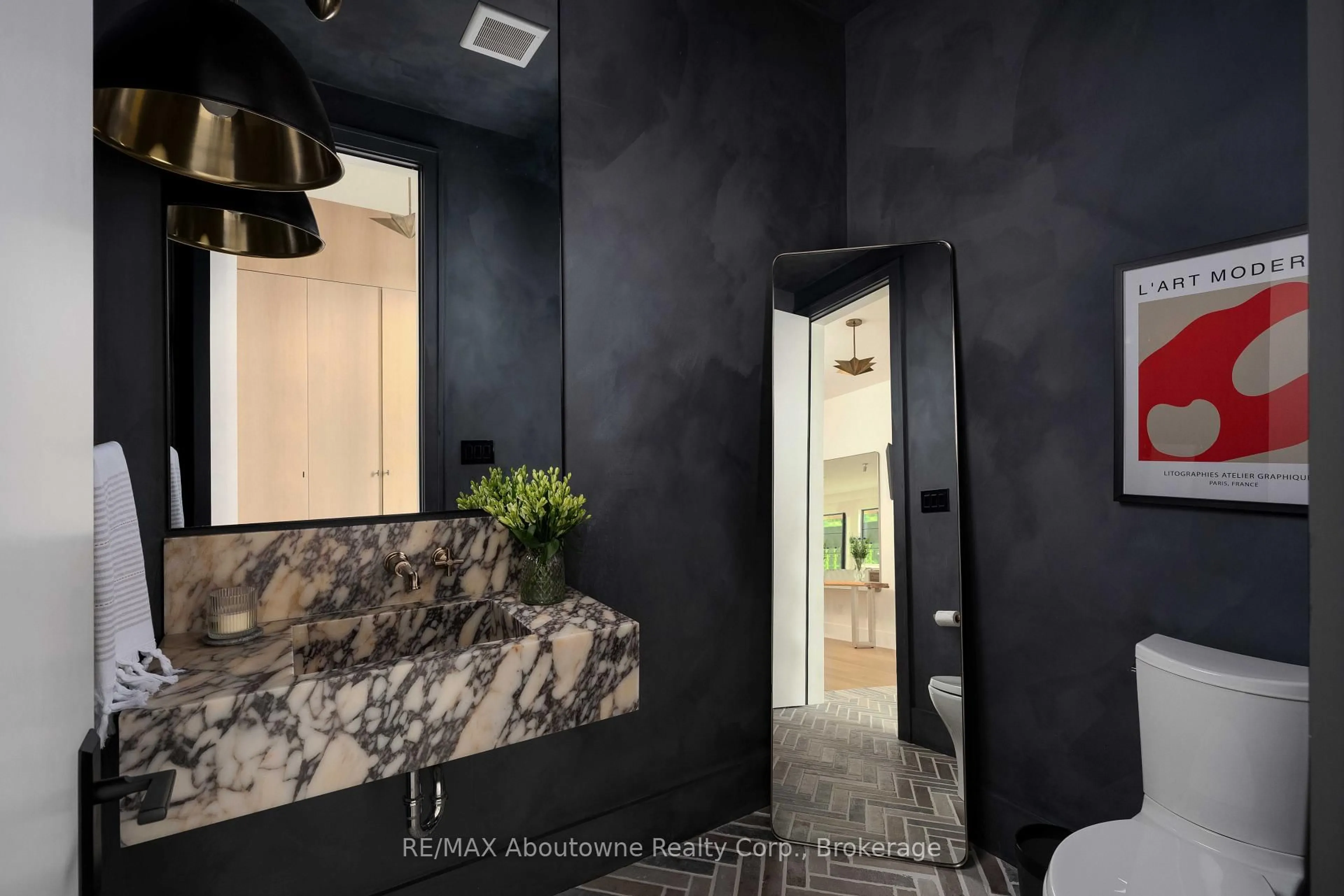 Contemporary bathroom, ceramic/tile floor for 203 Weybourne Rd, Oakville Ontario L6K 2T7