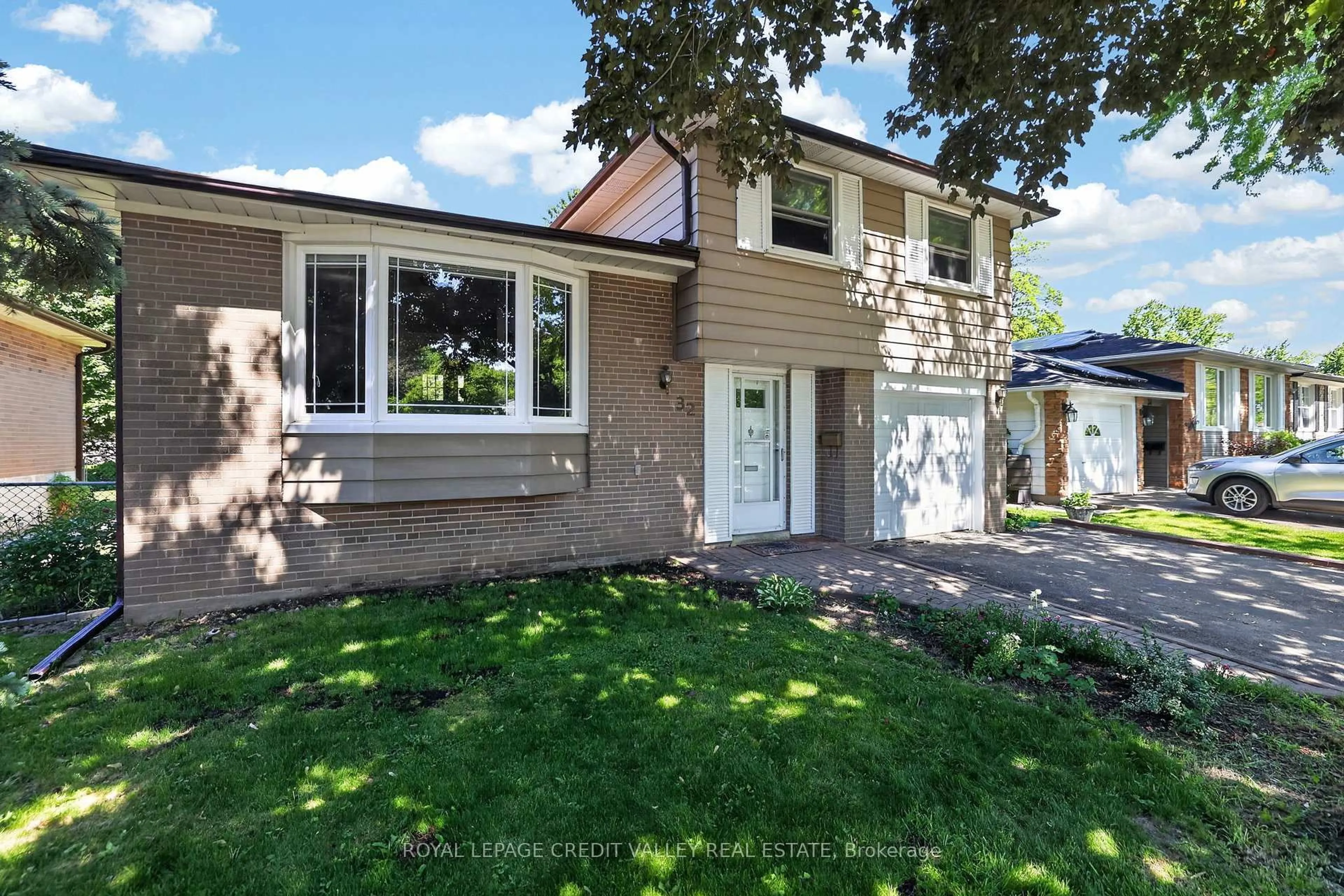 Home with vinyl exterior material, street for 32 Farmington Dr, Brampton Ontario L6W 2V2