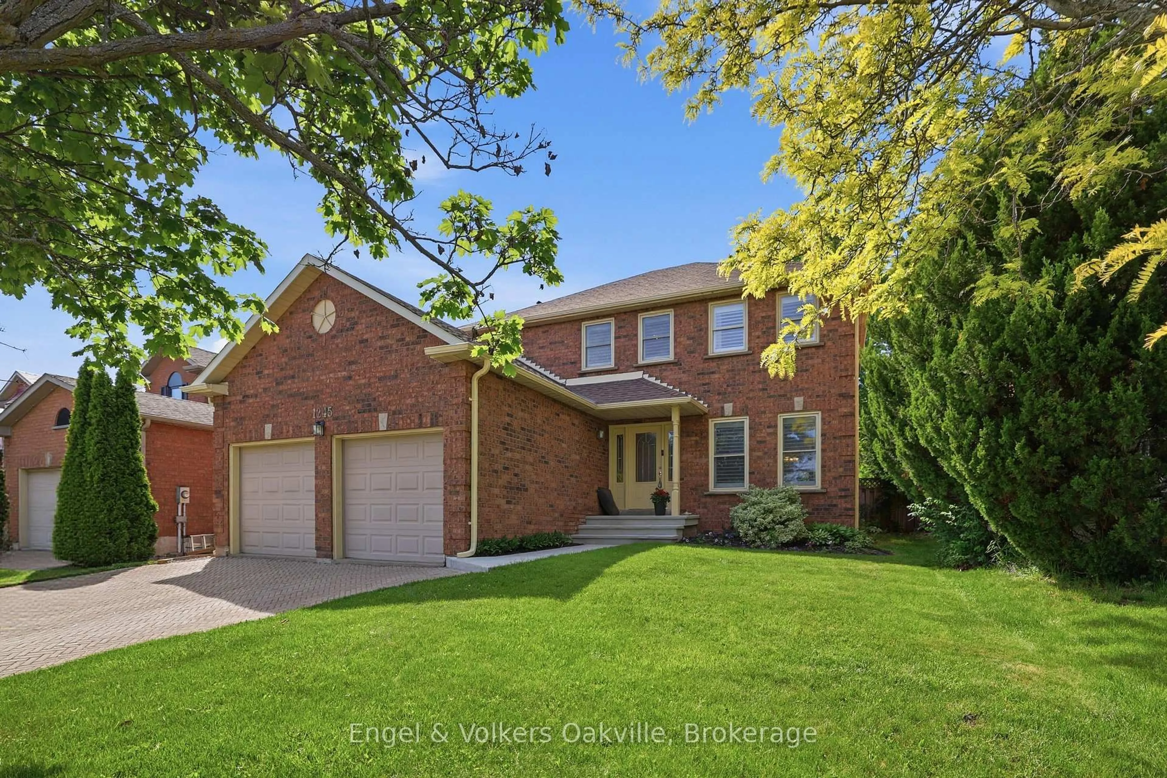 Home with brick exterior material, street for 1245 Creekside Dr, Oakville Ontario L6H 4Y8